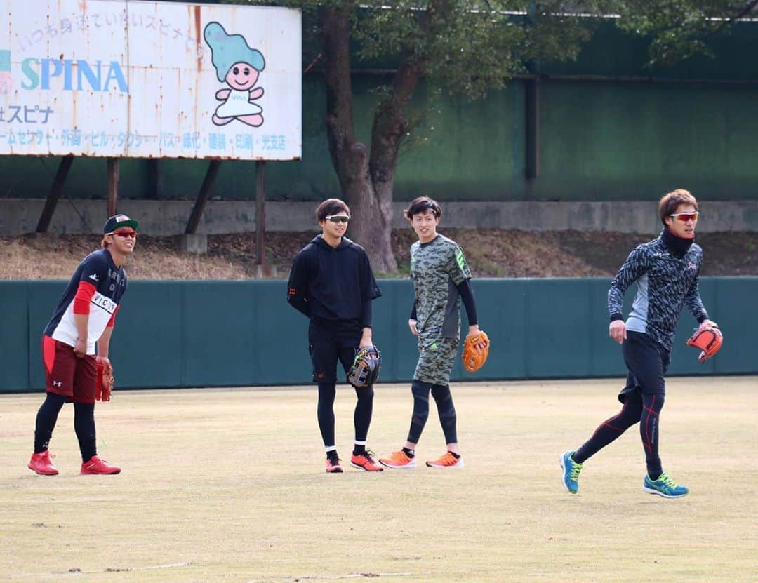 福岡ソフトバンクホークスさんのインスタグラム写真 - (福岡ソフトバンクホークスInstagram)「#自主トレレポート #今宮健太 #高田知季 #周東佑京 #川瀬晃 #頼もしいbp陣#戸部さん#西山さん#草野さん #teamkenta #s15ポーズ#1人だけ違う#だーれだ #オリジナルキャップ#お猿さんたくさん #softbankhawks #ホークス #s15」1月10日 20時31分 - softbankhawks_official