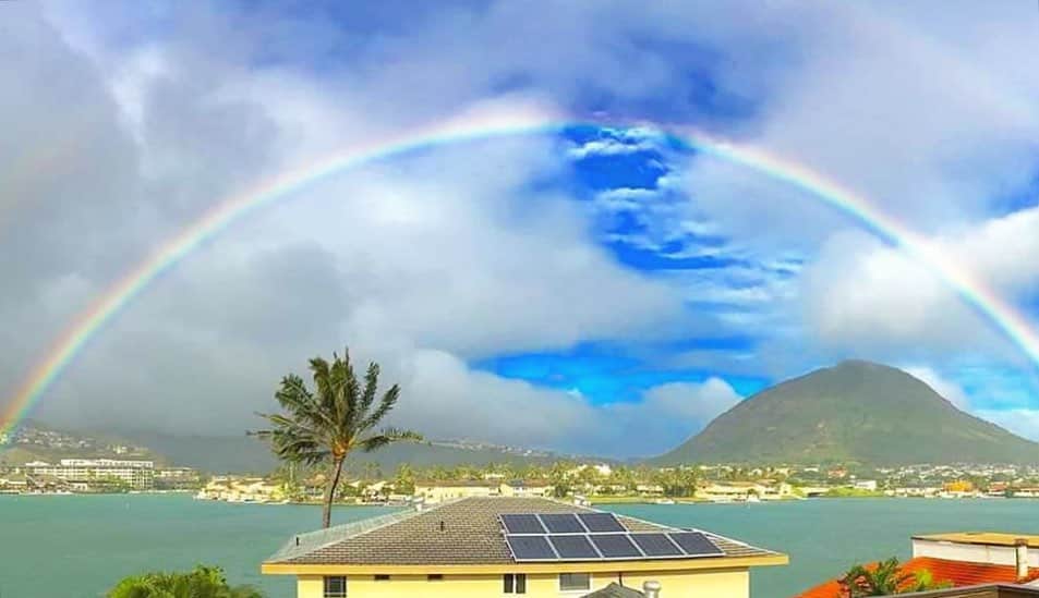 マキ・コニクソンさんのインスタグラム写真 - (マキ・コニクソンInstagram)「今日はRainbow Day!! 🌈🌈 まさにラッキーディ！😊 ハワイカイに現れた虹ちゃんのおすそ分け🌈 #この虹ちゃんは虹の中でも更にハッピー感がある！😊#ダボーレインボー🌈🌈」1月11日 6時33分 - makikonikson