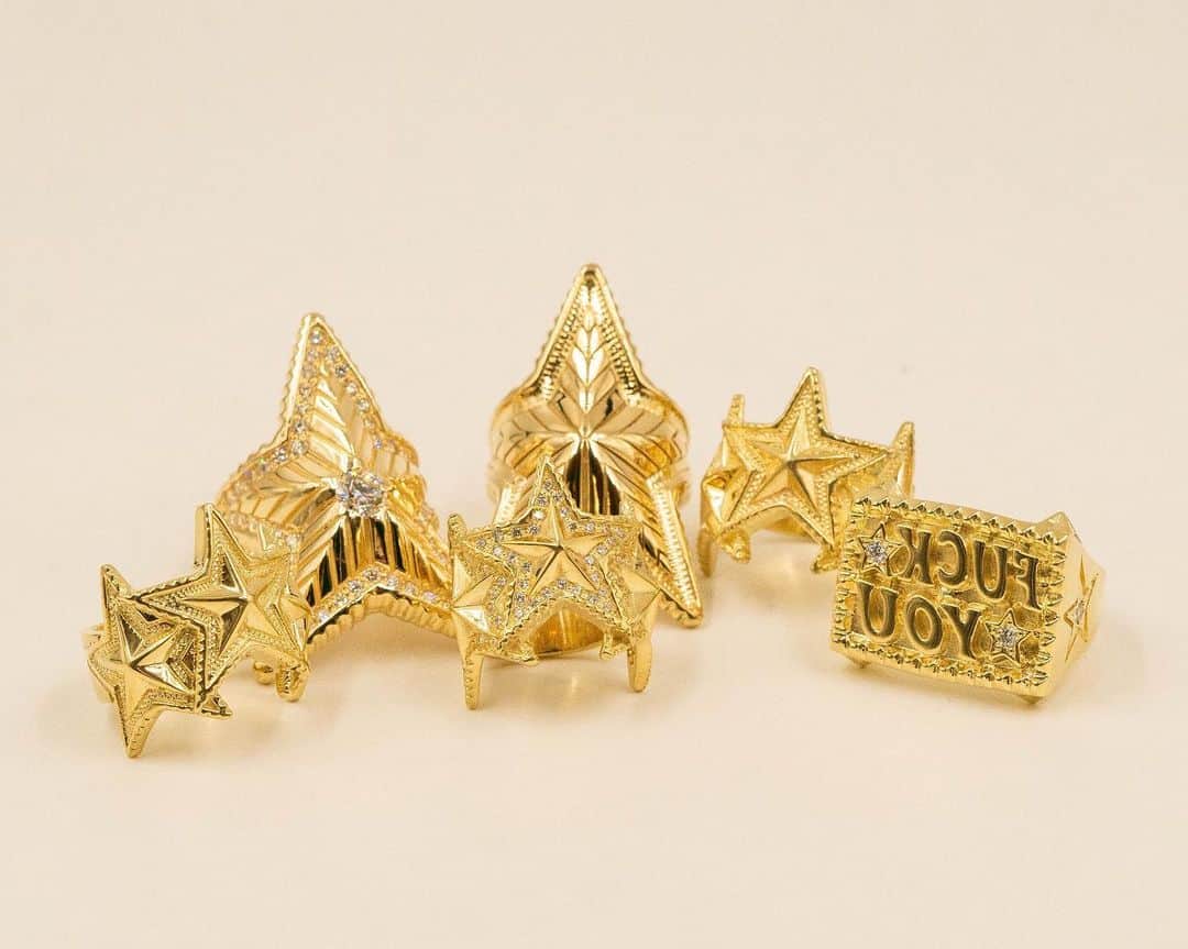コディ サンダーソンのインスタグラム：「Aren’t they beautiful? ⭐️ #codysanderson #gold #18k」