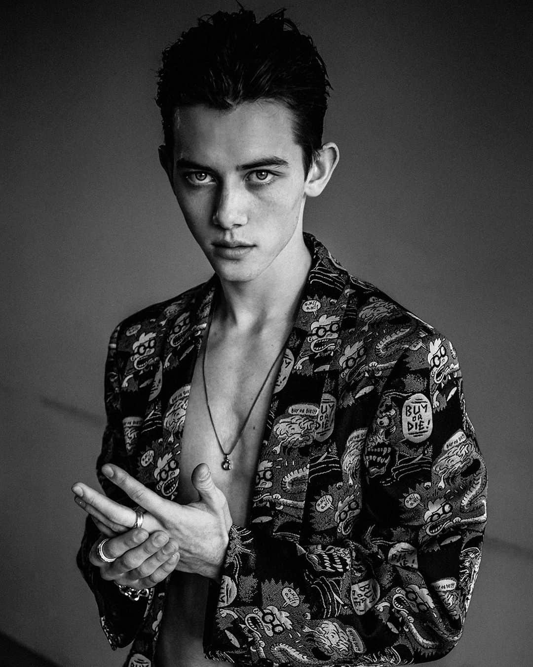 グリフィン・グラックのインスタグラム：「Shot by the incredibly talented @damon_baker 🖤」