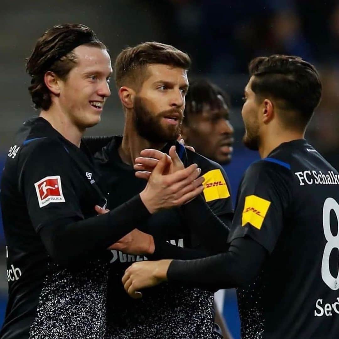 マティヤ・ナスタシッチのインスタグラム：「Unser Trainingslager in Fuente Álamo ist bereits vorbei. Neben intensiven Trainingseinheiten hatten wir auch teambildende Maßnahmen, damit wir noch stärker zusammen auftreten! 🤝 Danke an alle Fans vor Ort, es war schön euch zu treffen! 🔵⚪ Nun kann ich es kaum abwarten, bis wir nächste Woche in die Rückrunde starten! 💯#S04 #Team #GEfans」