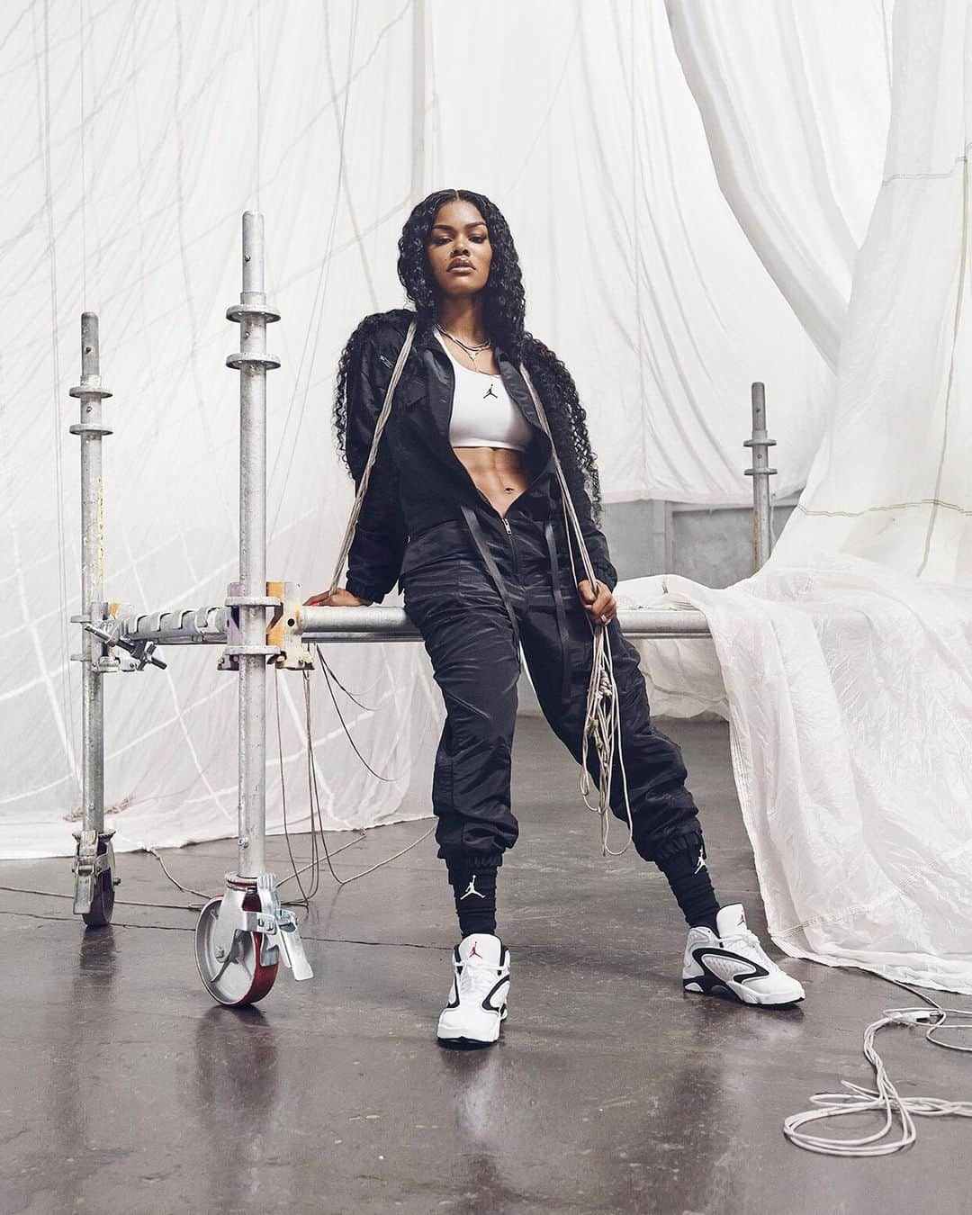 Jordanさんのインスタグラム写真 - (JordanInstagram)「@TeyanaTaylor leads the way in the new #AirJordan women’s apparel collection. Launching 2/14. #JUMPMAN」1月10日 23時00分 - jumpman23