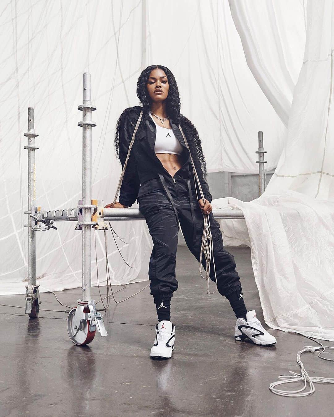 のインスタグラム：「@TeyanaTaylor leads the way in the new #AirJordan women’s apparel collection. Launching 2/14. #JUMPMAN」