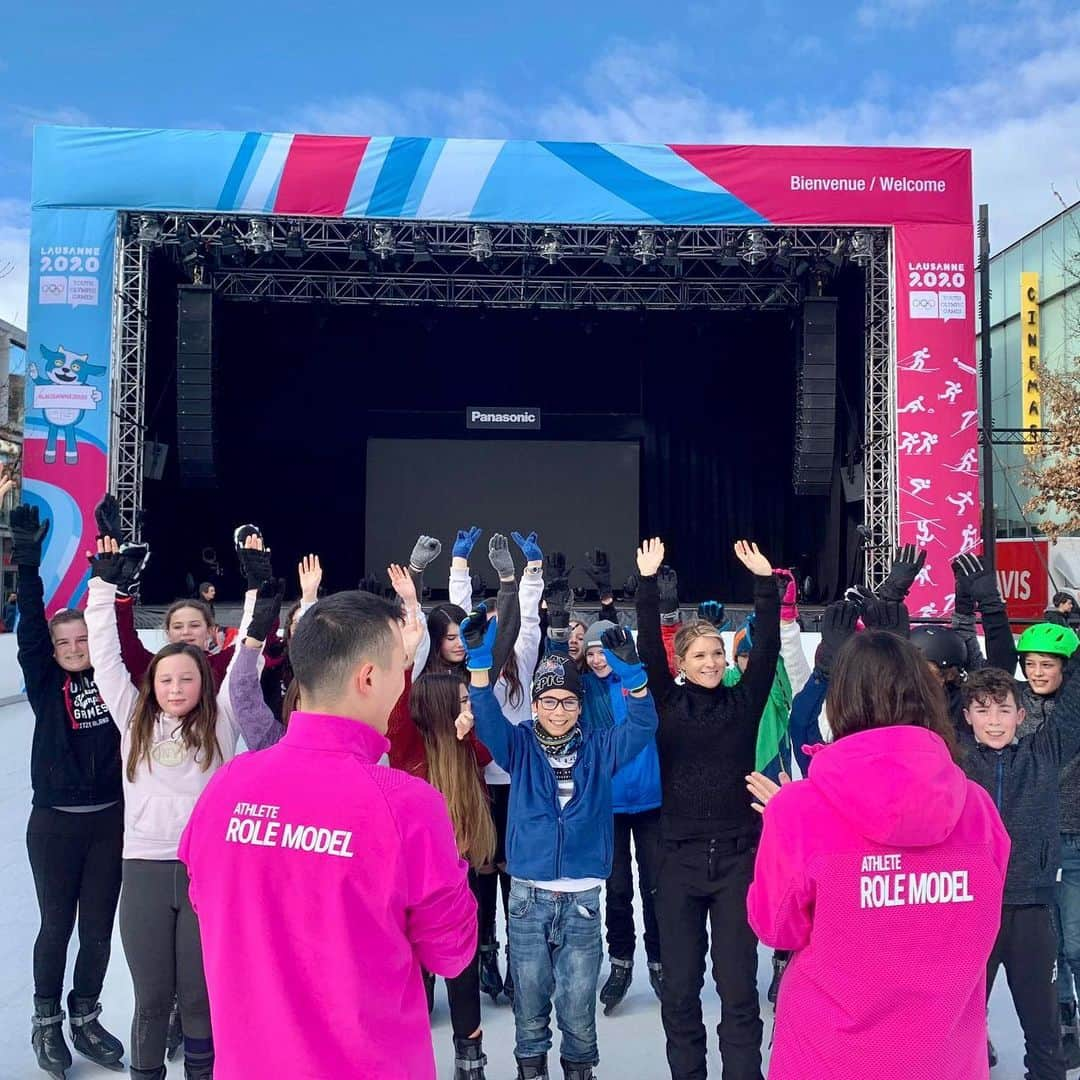 ナタリー・ペシャラさんのインスタグラム写真 - (ナタリー・ペシャラInstagram)「Découverte du patinage artistique avec les écoliers de Lausanne et Patrick Chan, lors des Jeux Olympiques de la Jeunesse 👫🏻#lausanne2020 #athleterolemodel #yog #joj ⛸🇨🇭」1月10日 23時07分 - nathaliepechalat