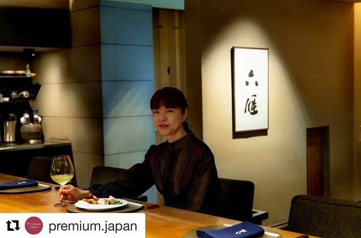 MICHIRUさんのインスタグラム写真 - (MICHIRUInstagram)「Premium japanにてご紹介いただきました。 私の銀座　夜の7時 私の大好きなお店　六雁（むつかり）のゆったりとしたカウンター席で。 秋山シェフの紡ぐ料理と食べる人の心が出逢う、劇場のような空間が広がります。 是非チェックして下さいね✨✨✨ .  #Repost @premium.japan with @get_repost ・・・ . メイクアップアーティストMICHIRUのGINZA 夜7時 . 日本料理店「六雁（むつかり）」では、旬の食材を使用した美しい野菜料理を堪能できる。 そのドラマティックな食空間の魅力と、彼女が仕事をする上で大切していることを聞いた。 . ☞詳細はプレミアムジャパンWEBサイト“Tokyo, 7 p.m.”へ。 . @barbiemichiru  @mutsukari_official  #プレミアムジャパン #premium_japan #日本 #japan #japanese #日本の美 #beautifuljapan #日本文化 #japaneseculture #japanstyle #michiru #michirushimano #ヘアメイク #hairmake #メイクアップアーティスト #makeup #銀座 #ginza #六雁 #mutsukari #日本料理 #和食 #japanesefood #japanesechef #japaneserestaurant」1月10日 23時15分 - barbiemichiru