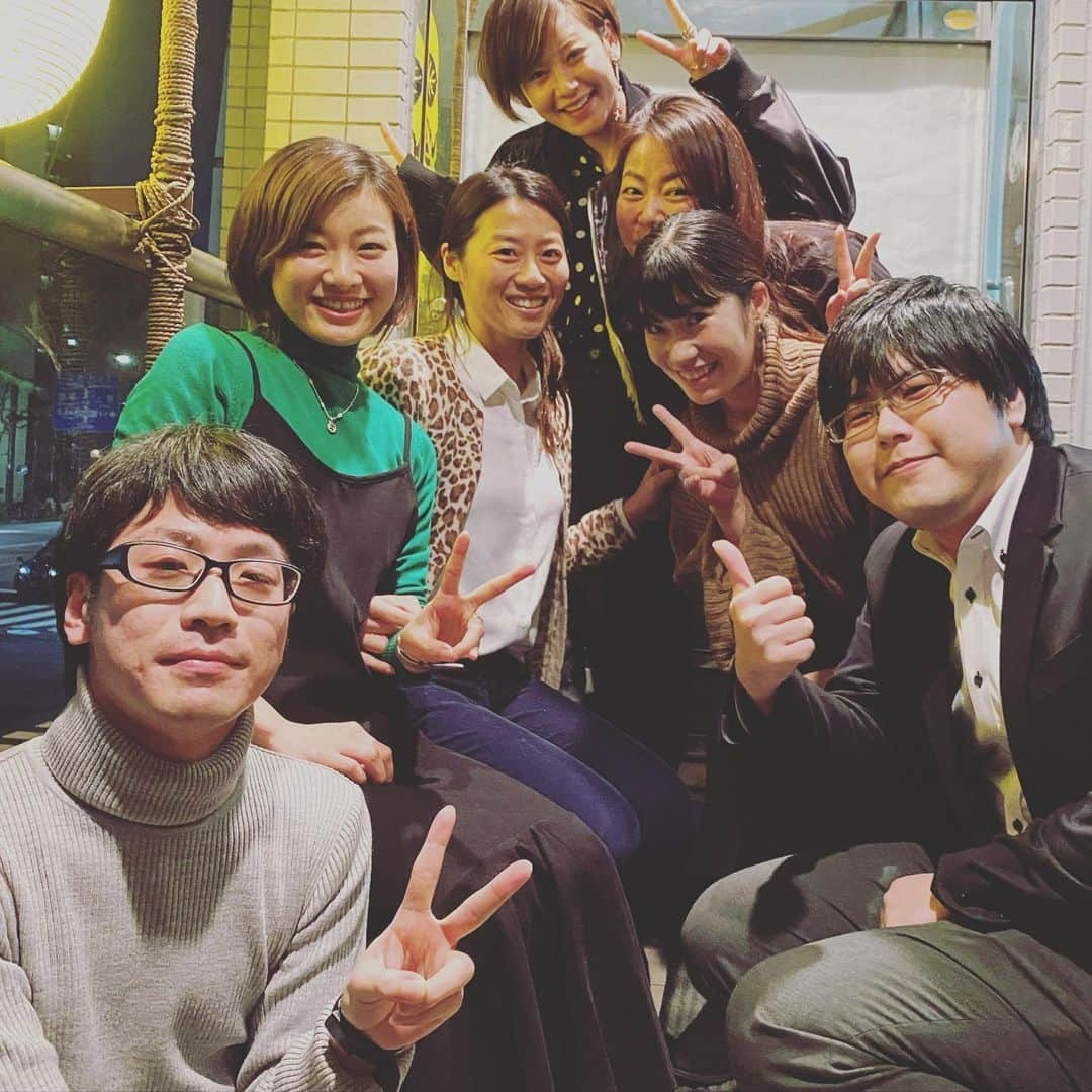 西山茉希さんのインスタグラム写真 - (西山茉希Instagram)「秋ちゃんとロケ。 神田ロケ。  #嬉しありがたき #呑みニュケーションロケ曜日  初めましての店内で 初めましての方々と 笑顔で繋がる乾杯祭 2020のハッピーアワー。  #2度目ましての秋ちゃんと #姉妹みたいにハシゴ酒る #よじごじdays  @shu_takada  神田には壁なき優しさが溢れてた。 また帰ろう。 ね、秋ちゃん。  #三軒目のお客さんと #はいチーズ #⭐︎⭐︎⭐︎ 幸ありありあり。 m(_ _)m  #赤い糸より赤い提灯 #縁結び」1月10日 23時17分 - maki.nshiyama50