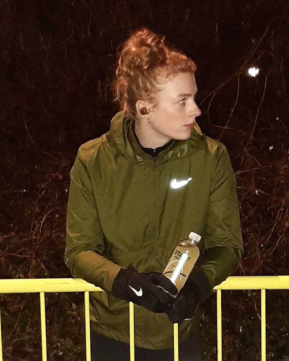 マチルドU・クラマーのインスタグラム：「Weekend og vedvarende energi med @statedrinks 💦✌🏻 . . Struggler med eksamen pt og glæder mig allermest til indendørssæsonen starter lige om lidt⚡️ #reklame #STATEfamily #STATE #energy #vedvarendeenergi #improveyourenergy #weekend #weekendmood #dualcareer #exam」