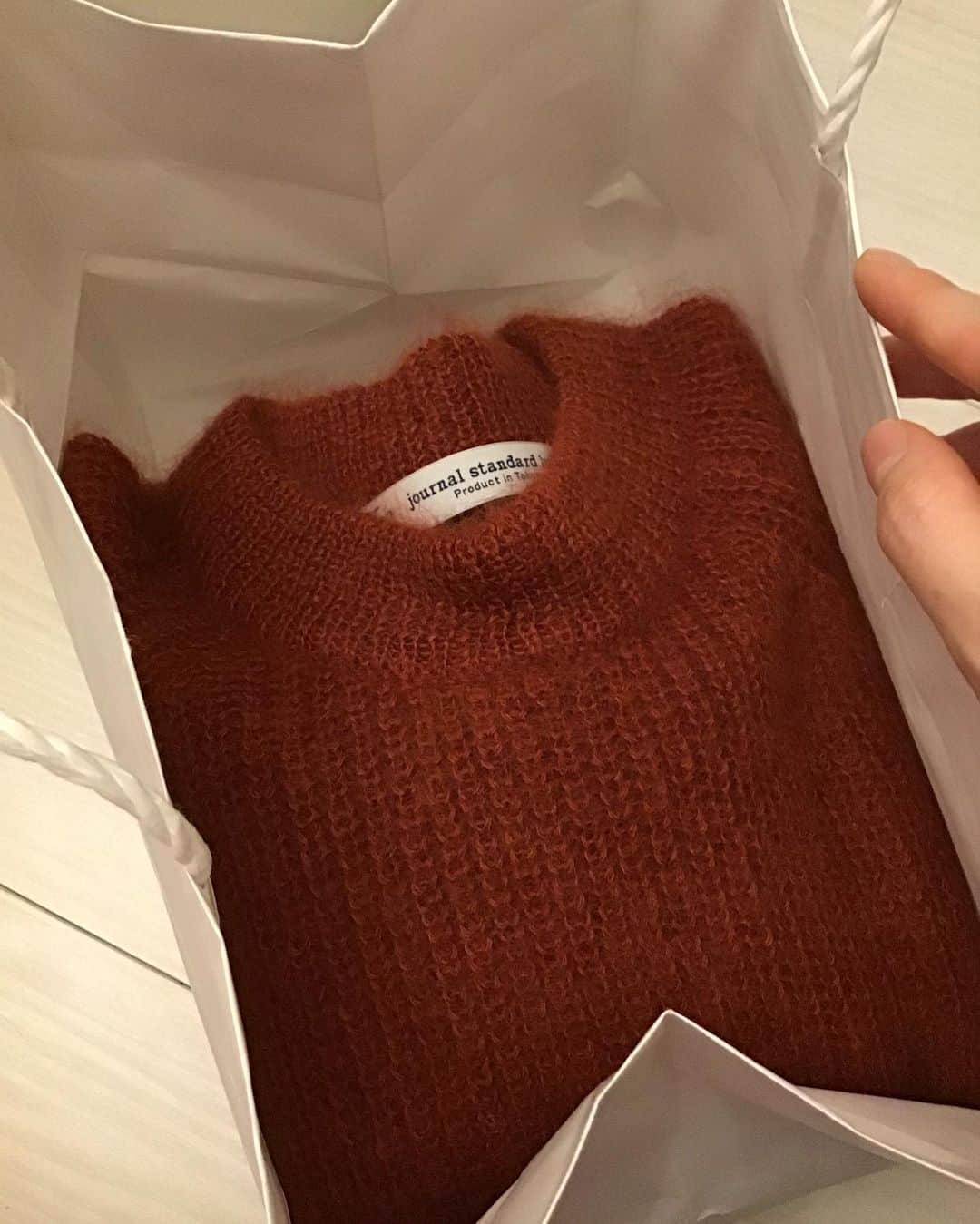 のインスタグラム：「30%オフにしかなってなかったのに、買っちゃった…❣️ #journalstandardluxe #モヘヤ　 #セーター」