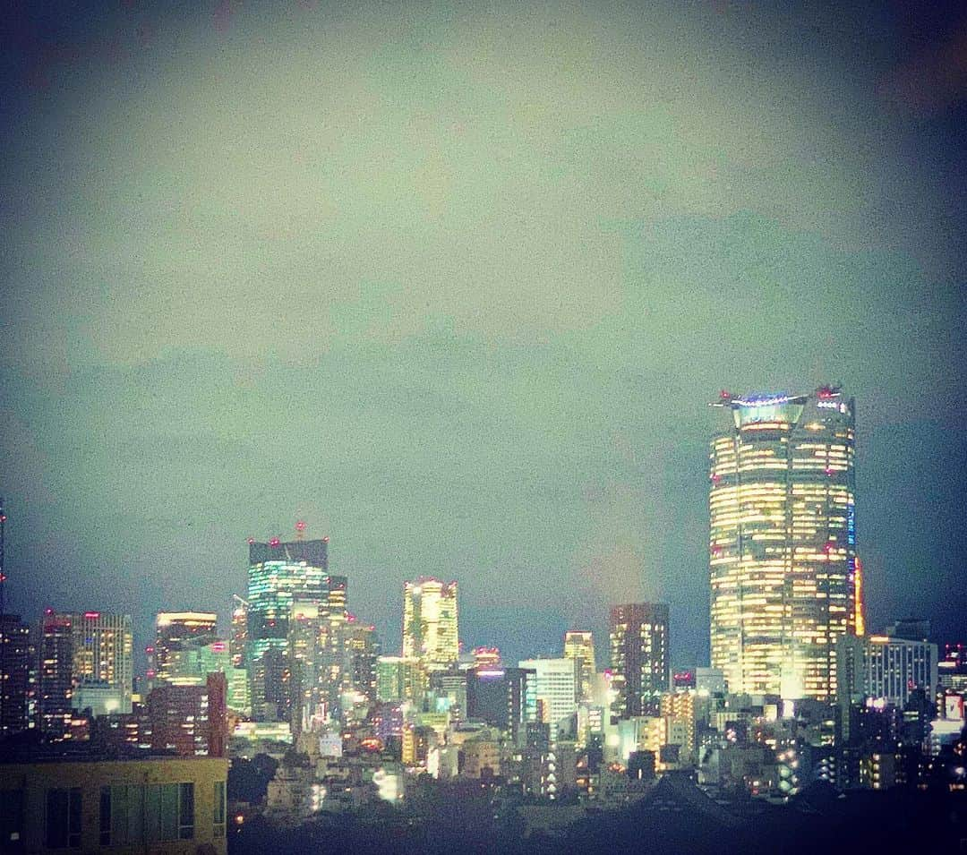 澤田友美さんのインスタグラム写真 - (澤田友美Instagram)「. officeからの夕方のこの空気感が一番リラックスする😌 . . #tokyo#japan」1月10日 23時52分 - tomomi__sawada