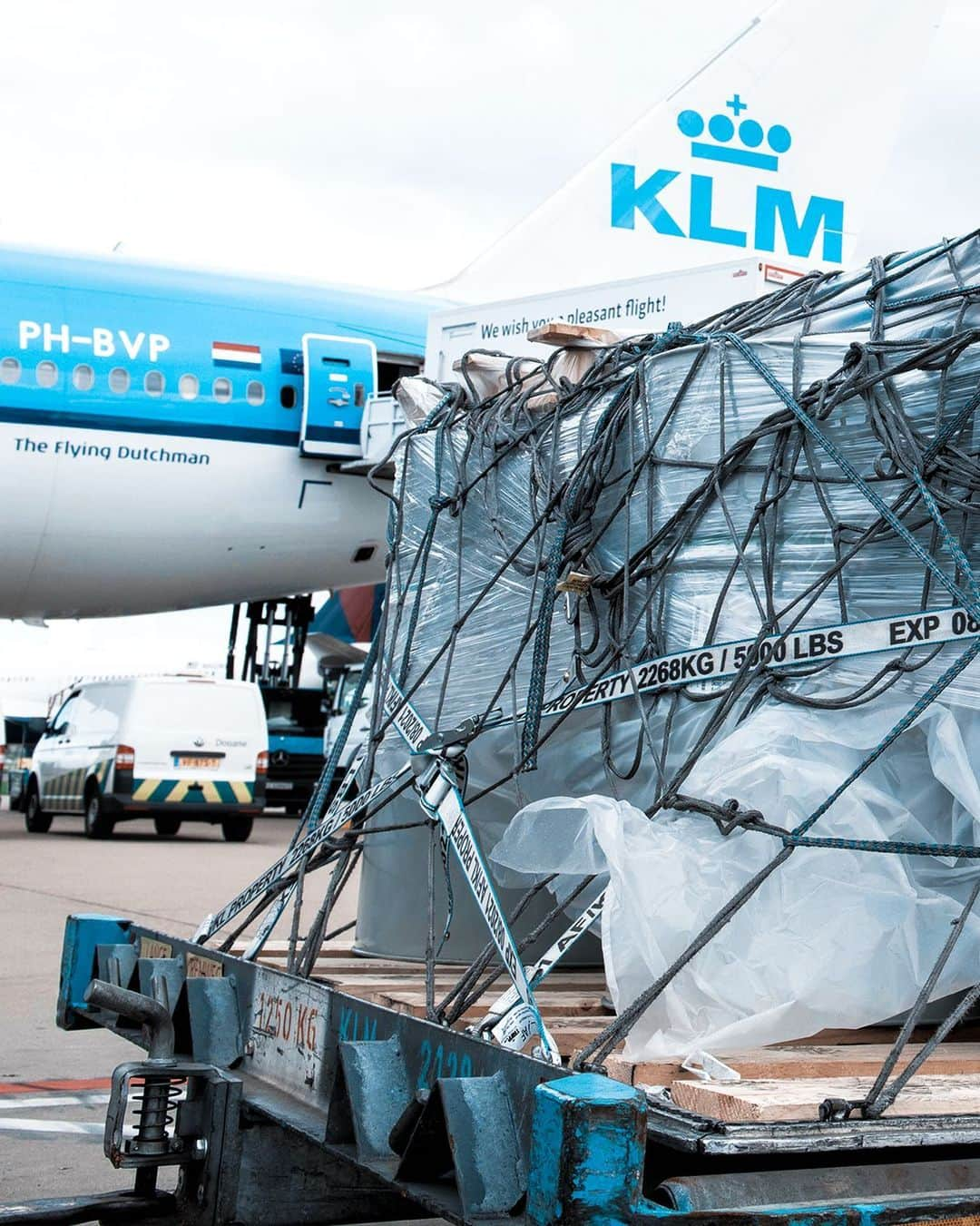 KLMオランダ航空さんのインスタグラム写真 - (KLMオランダ航空Instagram)「In the air, every gram counts. Check out our story to find out how we reduce weight to lower emissions.  #KLM #RoyalDutchAirlines #FlyKLM」1月10日 23時52分 - klm