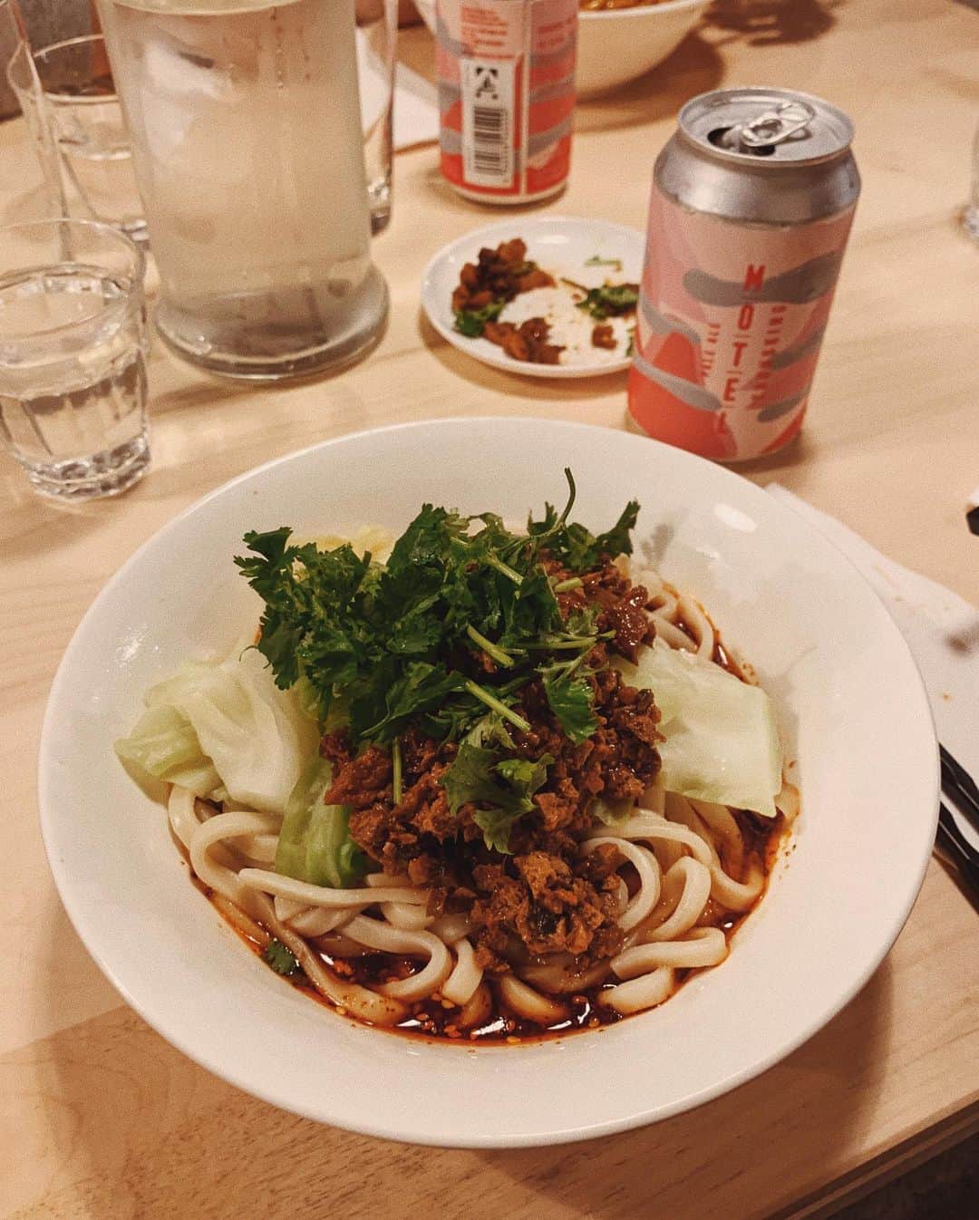 STIL IN BERLINのインスタグラム：「Okay so thing is, I’ve eaten at @chungkingnoodles new shop a lot since she opened it - obviously! I’ve followed her noodle biz from the first pop-up and we’re also friends. So it’s about time her handmade noodles with chilli oil get into my feed! You can try them yourself Tuesday to Saturday evening at Reichenberger Str - but it’s certainly the one dish lighting a fire in your belly in these grey days. 🌶 🌶  Seen here with their very own Chungking Motel Brews beer. . . #foodinberlin #berlinfood #chongqingnoodles #chungkingnoodles #berlinfoodie #visit_berlin」