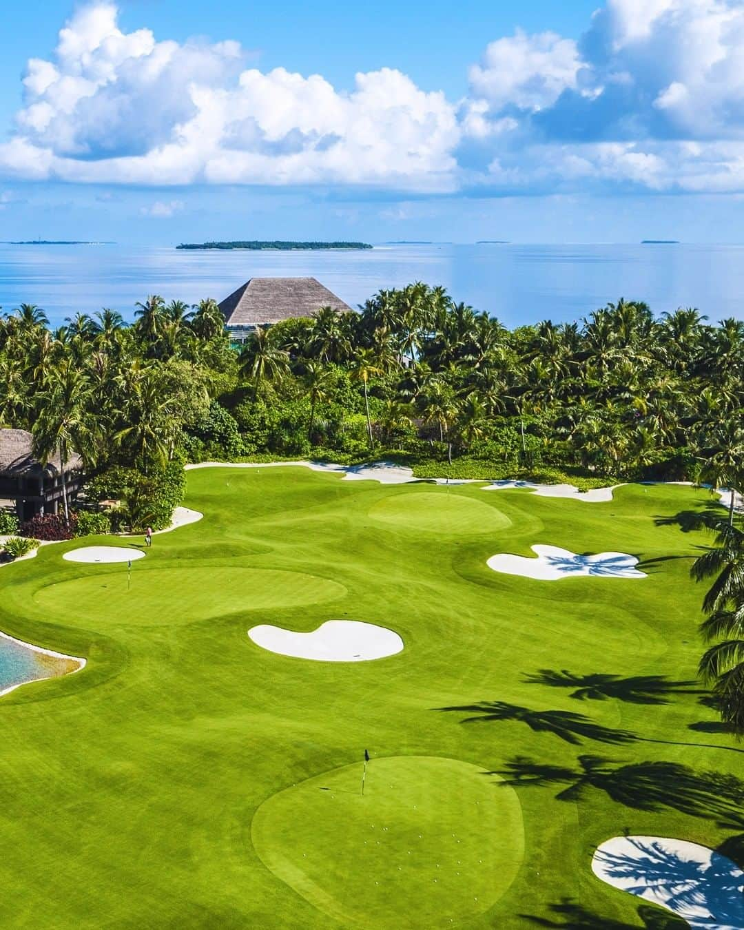 Velaa Private Islandさんのインスタグラム写真 - (Velaa Private IslandInstagram)「Golf at #VelaaPrivateIsland, a truly unique experience in an unrivalled location of resounding beauty.  #VelaaMoments」1月11日 0時00分 - velaaprivateisland