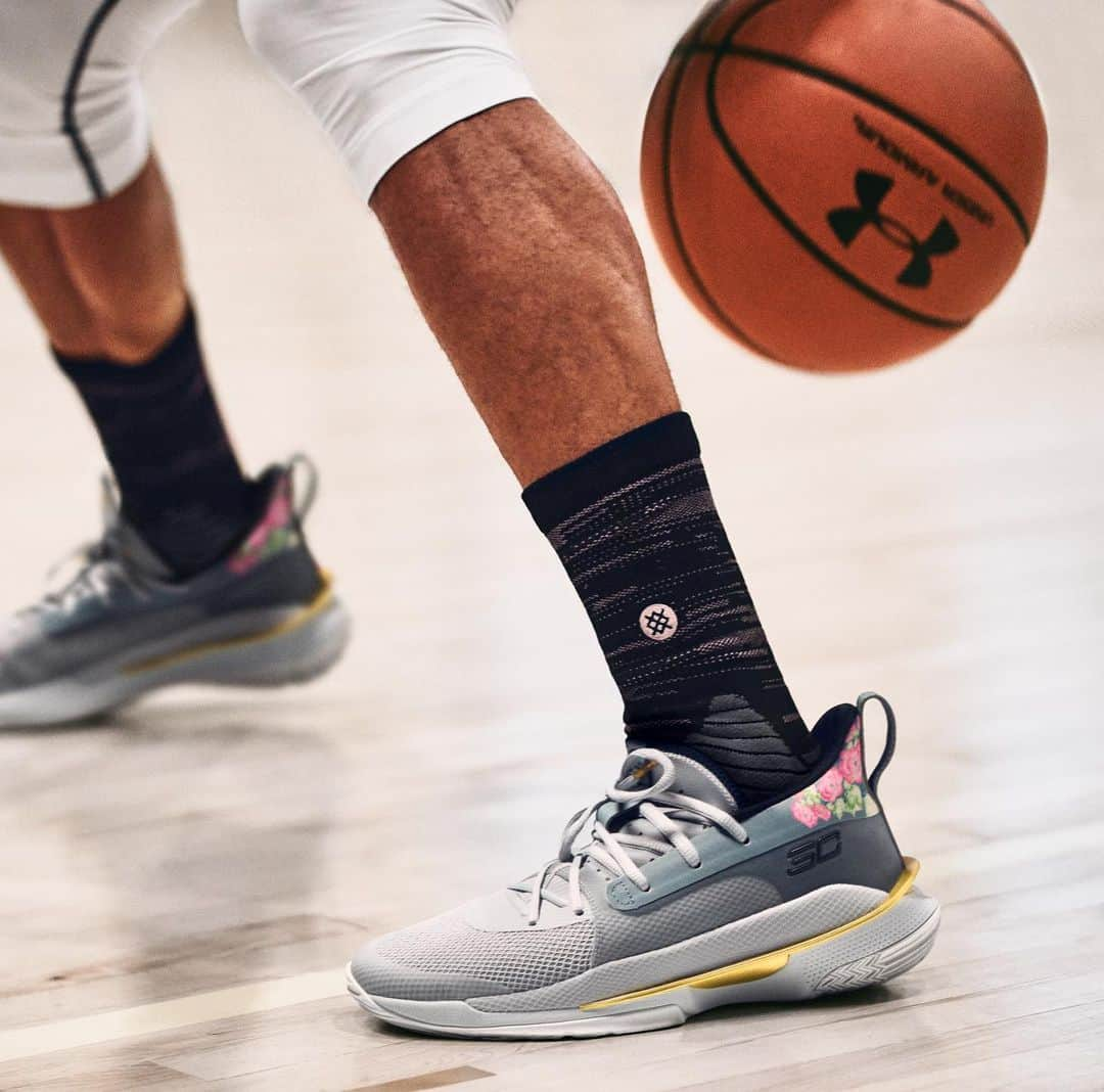 Under Armour Basketballさんのインスタグラム写真 - (Under Armour BasketballInstagram)「New Year, New Beginnings 🌸. The #Curry7 “Chinese New Year” is inspired by the classic style of Chinese painting - guóhuà.  Available now on UA.com and through the link in bio.」1月11日 0時07分 - uabasketball