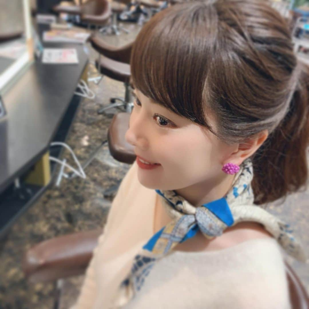 新垣泉子さんのインスタグラム写真 - (新垣泉子Instagram)「最近のお気に入り♡  大切な方からいただいた 手作りのピアス☆  小さなビーズが集まって お花みたいになっていて可愛い♡  不器用な私にはどうやって作られたのか検討もつきませんし、こんなオシャレなものを手作り出来るなんて、素敵だなぁ♡と思います。しかも心が込もっていて嬉しい(o^^o)☆ 一緒にいただいた同じデザインの白もお気に入りです(o^^o)  ありがとうございました☆  #素敵なプレゼント #最近のお気に入り #手作りピアス #ありがとうございました #ピアス　#手作り #女子力　#素敵 #私も手作り女子になりたい」1月11日 0時37分 - motoko.arakaki