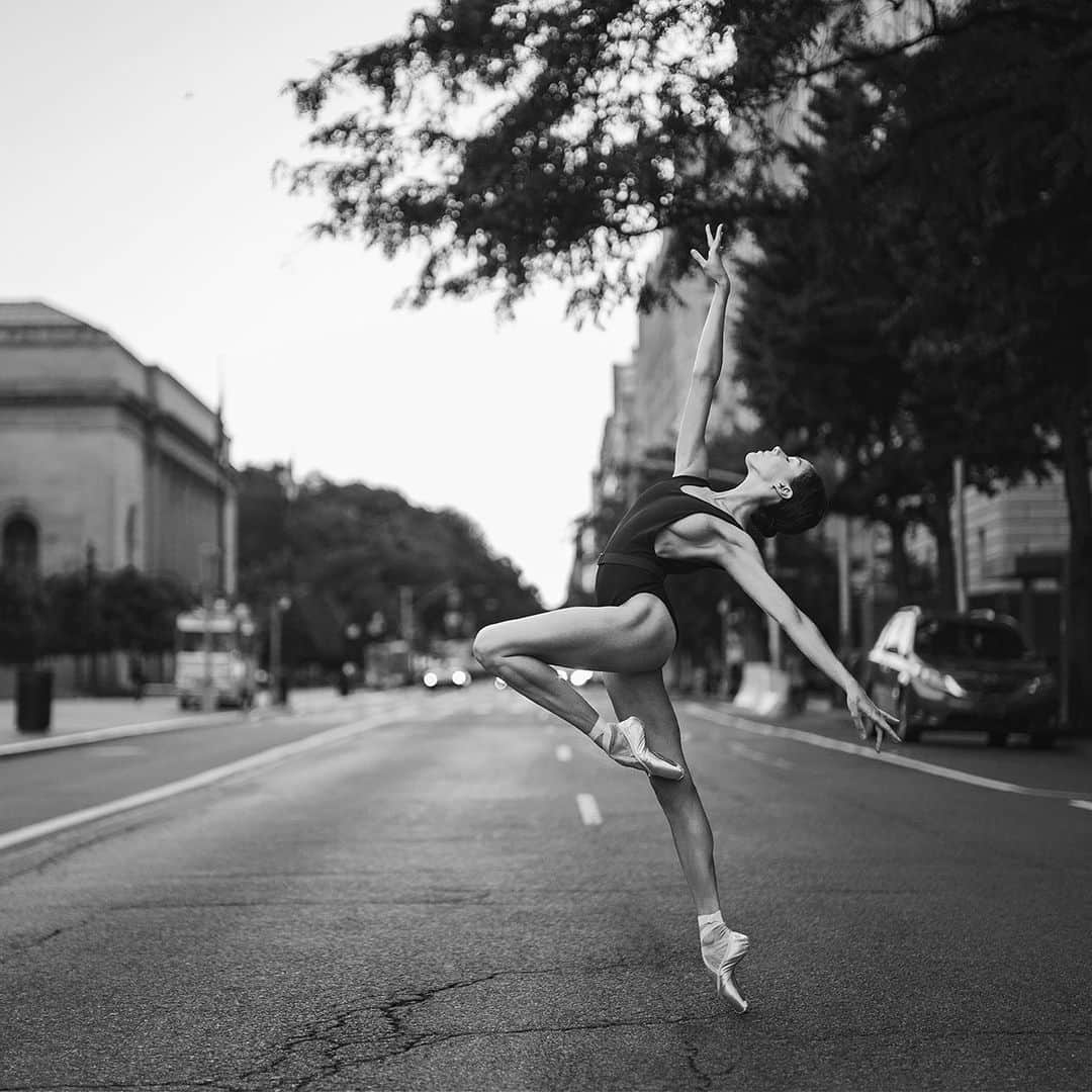 ballerina projectさんのインスタグラム写真 - (ballerina projectInstagram)「Katie Boren on 5th Avenue. #ballerina - @katieboren1 #5thavenue #metropolitanmuseumofart #newyorkcity #uppereastside #ballerinaproject #ballerinaproject_ #ballet #dance #pointe #katieboren  The Ballerina Project book is now in stock. Link is located in our Instagram profile. @ballerinaprojectbook #ballerinaprojectbook」1月11日 0時38分 - ballerinaproject_