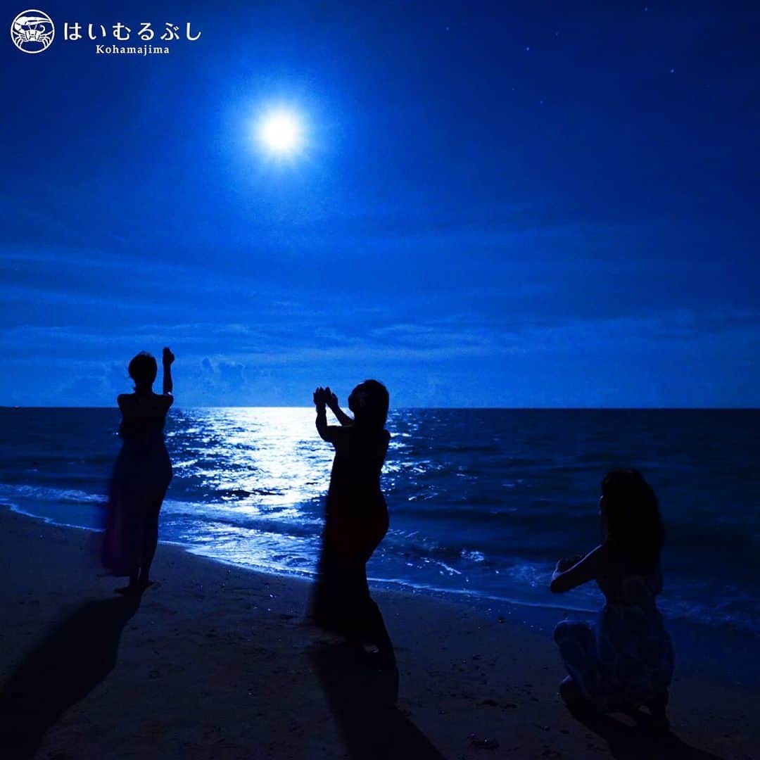 HAIMURUBUSHI はいむるぶしさんのインスタグラム写真 - (HAIMURUBUSHI はいむるぶしInstagram)「月光に照らされて煌めく波… 心地よい波音と柔らかい月の光が優しく包んで癒してくれます。 #沖縄 #八重山諸島 #小浜島 #月 #月光 #波 #ビーチ #はいむるぶし #japan #okinawa #yaeyamaislands #kohamaisland #moon #moonlight #wave #beach #resort #hotel #haimurubushi」1月11日 0時49分 - haimurubushi_resorts