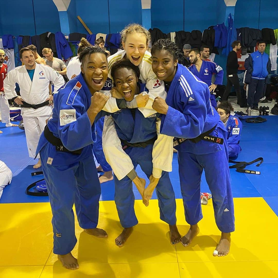 ダリア・ビロディドさんのインスタグラム写真 - (ダリア・ビロディドInstagram)「With my crazy French girls ❤️🇫🇷🇺🇦🤪 #otc #mittersill2020 #training camp」1月11日 0時47分 - dariabilodid7