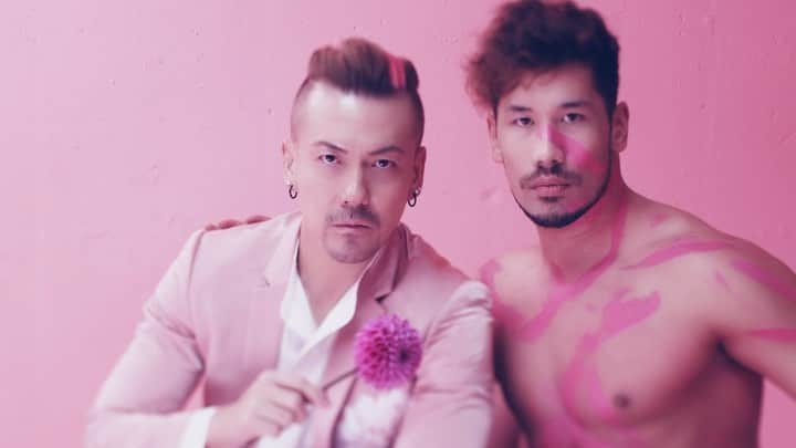 のインスタグラム：「“elephant LOVE” #toshinoriyonekura #newalbum #pinkelephant #pink #elephant #music #soul #randb #real #bodymake #fitness #gym #hotguys #hotboys #dancer #nude #male #singer #flower #love #lgbtq #japan #tokyo #newyork #sanfrancisco #losangeles #canada #tour #2020 #米倉利紀」