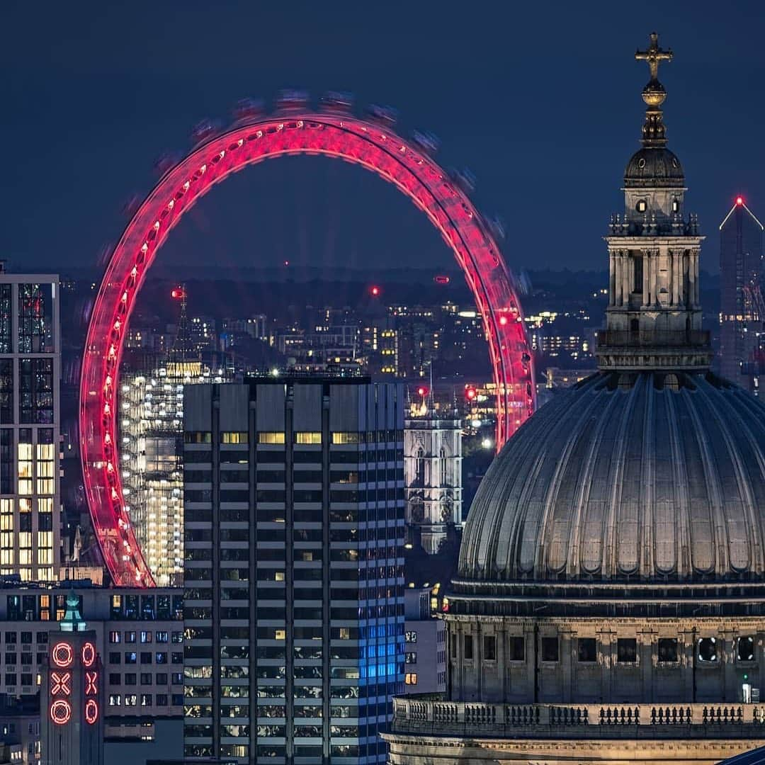 スマートターンアウトさんのインスタグラム写真 - (スマートターンアウトInstagram)「Friday night lights never looked so good 🇬🇧 #londoncity . . . 📷 @tmnikonian . .  thecitywelive #thecitywelove #londoneye #fromwhereistand #londonlight  #londontown #theprettycities #prettycitylondon #prettylittlelondon #thisislondon #visitlondon #gramminginlondon #londonbylondoners #lovelondon #passionpassport #wonderful_places #beautifuldestinations #hello_worldpics #mytinyatlas #lonelyplanet #forbestravelguide #travellingthroughtheworld #travelaway #suitcasetravels #tlpicks #iamatraveller」1月11日 1時15分 - smartturnout