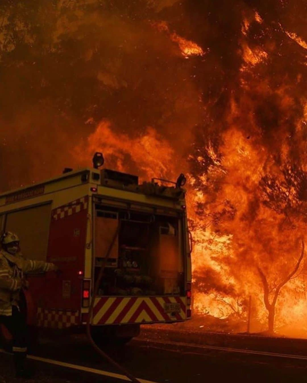 Katya Elise Henryさんのインスタグラム写真 - (Katya Elise HenryInstagram)「As you’ve all heard, Australia needs all the help we can give. My prayers go out to everyone in Australia. The fires burning have caused mass devastation, with many homes and lives lost. 💔Breaks my heart! We truly need to start paying attention to our carbon footprint. I need to start making some changes as well. After all, we don’t have a Planet B. With that being said... Today - 100% of all profits made for @blessedprotein and @ehplabs will be donated to the Australian bushfire relief. 🙏🏽 - - For all other donations you can head to @nswrfs , @redcrossau , @salvosau , or @vinniesshops ❤️」1月11日 1時11分 - katyaelisehenry