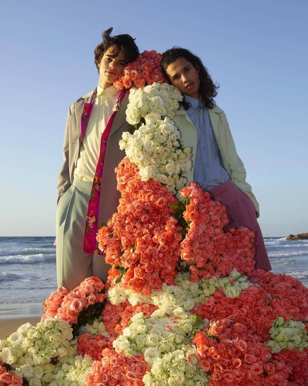 ルイ・ヴィトンさんのインスタグラム写真 - (ルイ・ヴィトンInstagram)「Picking flowers: the main motif of #VirgilAbloh’s #LVMenSS20 Collection are a naturally occurring metaphor for multiplicity. Stay tuned for the upcoming #LouisVuitton campaign shot in Morocco.」1月11日 1時30分 - louisvuitton