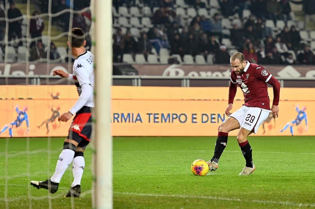 のインスタグラム：「AVANTI! INSIEME! #TorinoGenoa  Gol e passaggio del turno! #timcup  Compattiamoci! 🏆 💪🏻⚽️👏🏻 🏃‍♂️」
