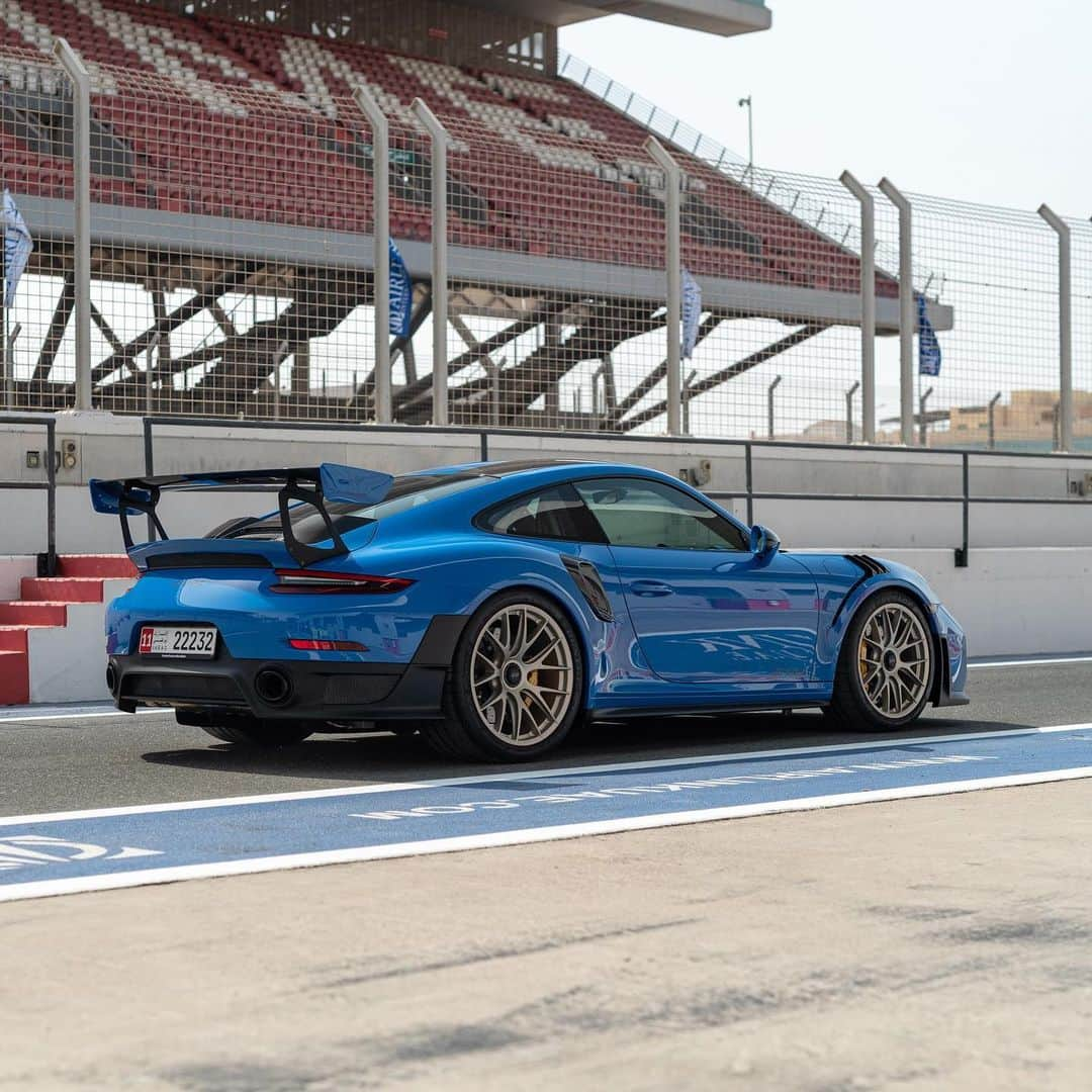 CarsWithoutLimitsさんのインスタグラム写真 - (CarsWithoutLimitsInstagram)「Porsche GT2 RS done by Exclusive Manufaktur at Porsche. It has the Weissach Package & it’s a PTS Arrow Blue W/ CCX Interior in Maritimblau Leather to Sample Madraskaro seat inlays.  Owner @the23collection #carswithoutlimits #porsche #gt2rs」1月11日 2時02分 - carswithoutlimits