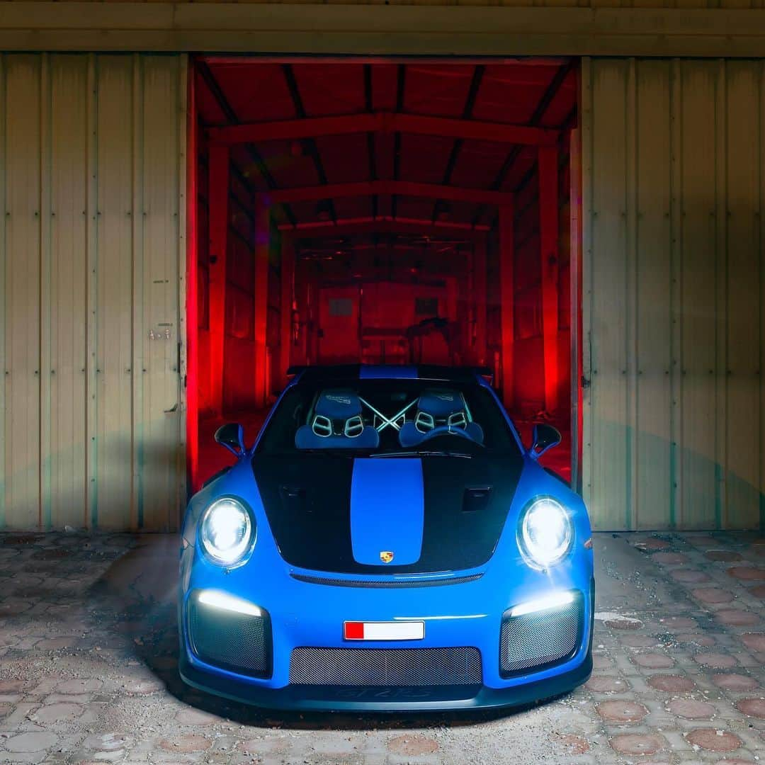 CarsWithoutLimitsさんのインスタグラム写真 - (CarsWithoutLimitsInstagram)「Porsche GT2 RS done by Exclusive Manufaktur at Porsche. It has the Weissach Package & it’s a PTS Arrow Blue W/ CCX Interior in Maritimblau Leather to Sample Madraskaro seat inlays.  Owner @the23collection #carswithoutlimits #porsche #gt2rs」1月11日 2時02分 - carswithoutlimits