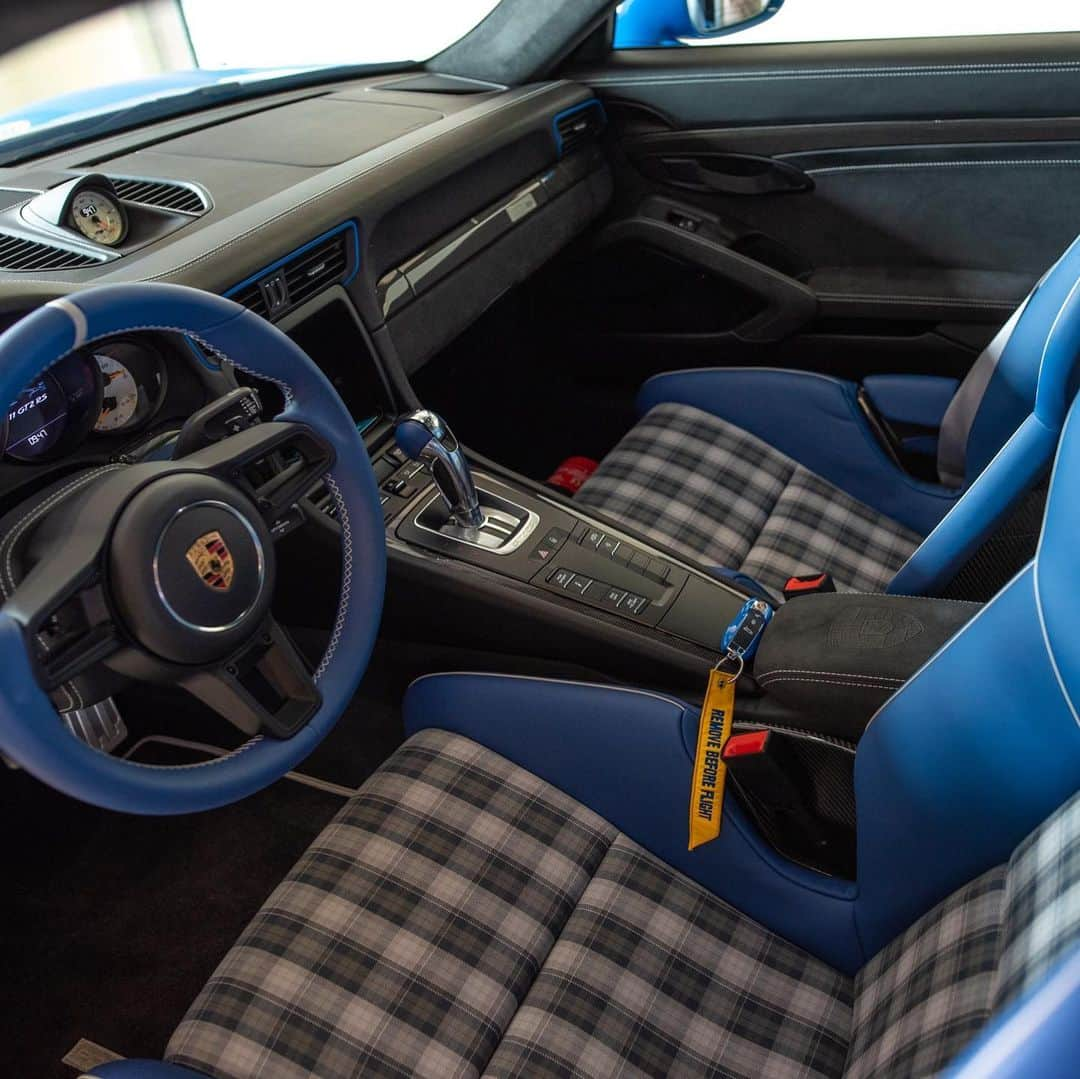 CarsWithoutLimitsさんのインスタグラム写真 - (CarsWithoutLimitsInstagram)「Porsche GT2 RS done by Exclusive Manufaktur at Porsche. It has the Weissach Package & it’s a PTS Arrow Blue W/ CCX Interior in Maritimblau Leather to Sample Madraskaro seat inlays.  Owner @the23collection #carswithoutlimits #porsche #gt2rs」1月11日 2時02分 - carswithoutlimits