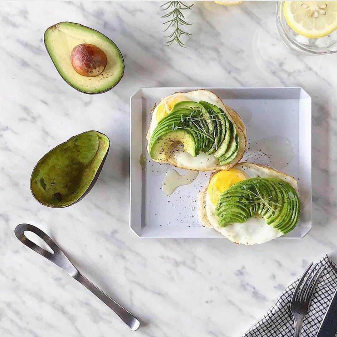 UchiCookのインスタグラム：「Avocado is always on the menu!!! 🥑  The stainless steel vegetable scooper scoops the good stuff smoothly out of the peel with just one motion!  Get yours on www.uchicook.com 🔗⠀ • ⠀ • ⠀ • ⠀ #uchicook #vegetablescoopspoon #avocado #avocadoaddict #madeinjapan #kitchentools  #healthylife #easyrecipes #avocadoaddiction #avocadotoast #shopsmall #decor #design #lifestyleblogger #avocadorecipes #foodporn #kitchengoals」