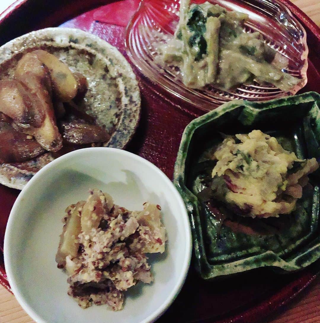 阿部洋子さんのインスタグラム写真 - (阿部洋子Instagram)「🥂🍴👯‍♀️ はじめてのお店。  お猪口選ぶのたのしいし、 酒器もステキ。 店主がマニアックな感じもまたよいなぁ。 空気感＆居心地よかった～🎶 #sake #日本酒 #date #dinner」1月11日 2時43分 - hirocoring