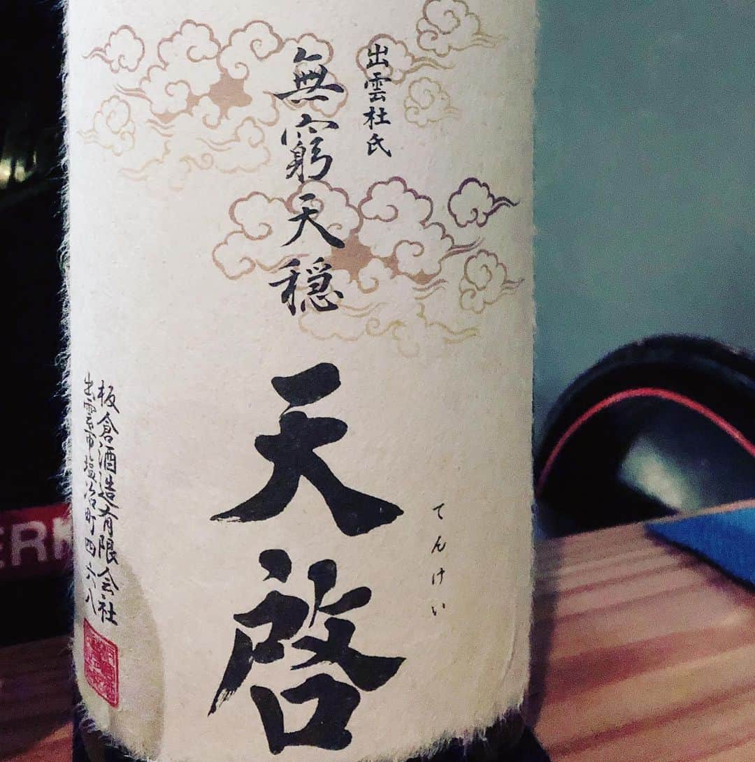 阿部洋子さんのインスタグラム写真 - (阿部洋子Instagram)「🥂🍴👯‍♀️ はじめてのお店。  お猪口選ぶのたのしいし、 酒器もステキ。 店主がマニアックな感じもまたよいなぁ。 空気感＆居心地よかった～🎶 #sake #日本酒 #date #dinner」1月11日 2時43分 - hirocoring