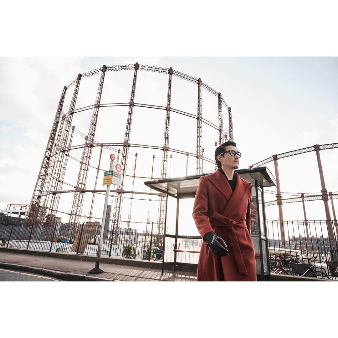 フー・ビンさんのインスタグラム写真 - (フー・ビンInstagram)「Absolutely amazed by how @fengchenwang has become since the first time we  met! What a mesmerising scene and edgy collection! Very proud of you 👍  #hubing #lfwm #britishfashioncouncil #london #fengchengwang #chinesedesigner  #farfetch #후빙#胡兵 #フービン #胡兵时尚观点 #胡兵全球Go  #fashiontrip #fashion#fashionicon #fashionindustry#gentlemen #chinesegentlemen #actor #chineseactor #chinesemodel#asianactor #style #styleman#menswear #mensstyle」1月11日 3時03分 - hubing