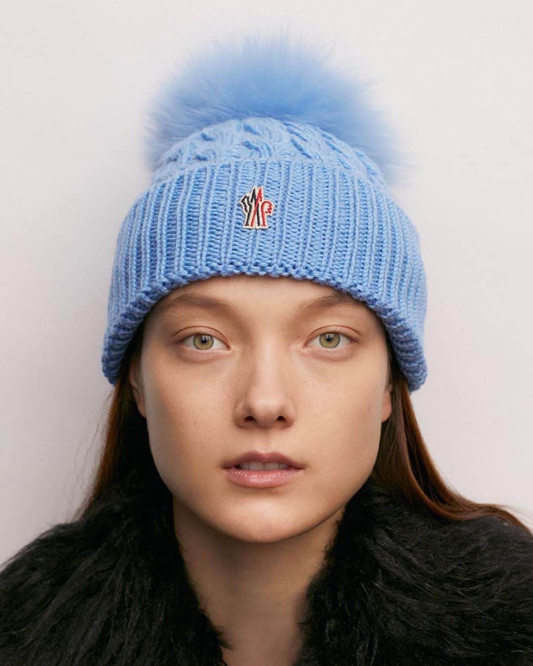 ユミ・ランバートのインスタグラム：「❄️All you need is a fur bauble  @moncler @24s #repost」