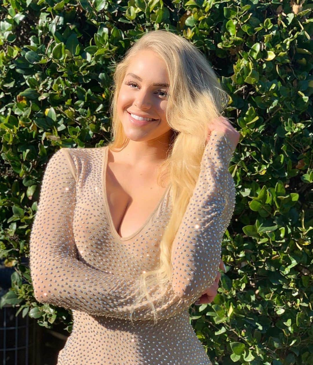 Courtney Tailorさんのインスタグラム写真 - (Courtney TailorInstagram)「I’ve been glowing ✨💎 . . . . #glowing  #hair #mermaidhair #la」1月11日 3時19分 - courtneytailor