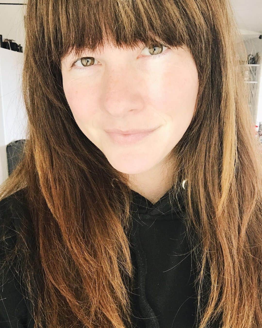 Robin May Flemingのインスタグラム：「Selfie 4,997,142,637, snapped in a sunbeam. I tossed and turned my way through 3 hours of sleep last night. I've not brushed my hair. Maybe I just put eggnog in my coffee. Next Saturday is my birthday and all I want is snow and a perfectly cooked filet mignon. The snow might be easier to find than the steak. Such is life on the Olympic Peninsula.」