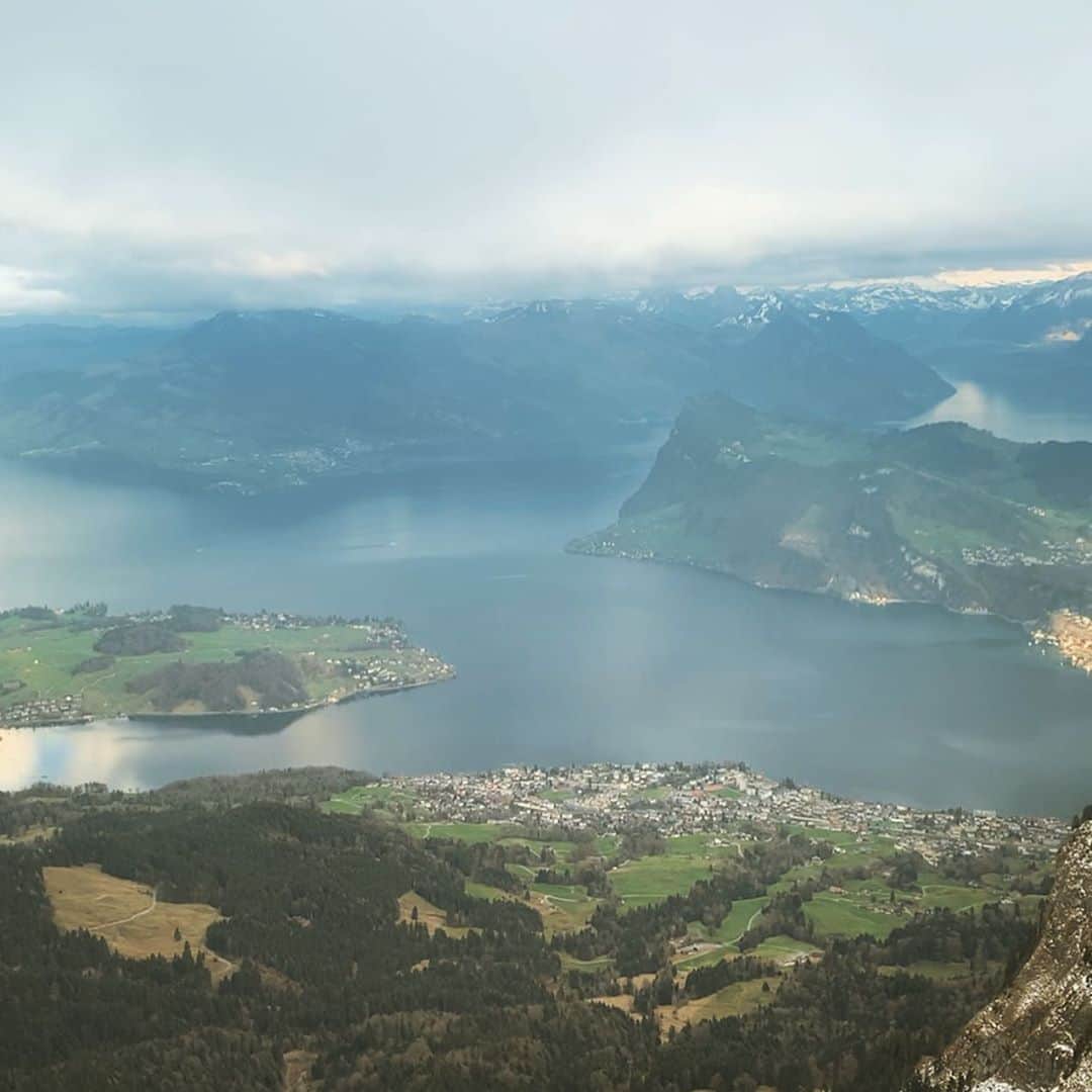 阿部晋也のインスタグラム：「Beautiful city of Luzern. The top of Mt.Pilatus was cloudy today, but it’s still a great view. Thank you @pilatus we enjoyed it very much🏔  #Luzern #Lucerne #Switzerland #pilatus」