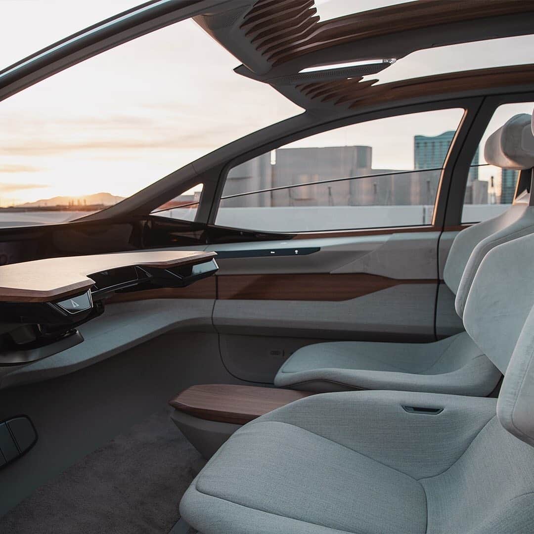 HYPEBEASTさんのインスタグラム写真 - (HYPEBEASTInstagram)「#hypeAF: Audi has taken the opportunity at #CES2020 to showcase and demo its hyper-futuristic autonomous car, the AI:ME. As one of four concept cars in the AI series, the AI:ME is a level four autonomous vehicle, capable of completely driving itself. Spec-wise, the AI:ME is equipped with a 65 kWh battery which powers a synchronous motor on the rear axle, capable of pushing out 170 horsepower, making it the perfect city cruiser. Click the link in bio for more info.⁠⠀ Photo: @audiofficial」1月11日 4時25分 - hypebeast