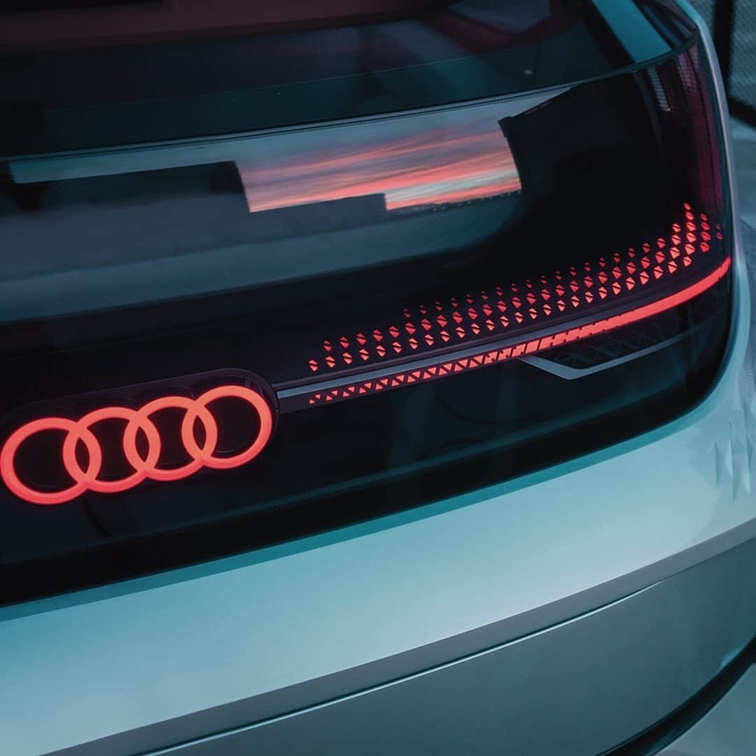 HYPEBEASTさんのインスタグラム写真 - (HYPEBEASTInstagram)「#hypeAF: Audi has taken the opportunity at #CES2020 to showcase and demo its hyper-futuristic autonomous car, the AI:ME. As one of four concept cars in the AI series, the AI:ME is a level four autonomous vehicle, capable of completely driving itself. Spec-wise, the AI:ME is equipped with a 65 kWh battery which powers a synchronous motor on the rear axle, capable of pushing out 170 horsepower, making it the perfect city cruiser. Click the link in bio for more info.⁠⠀ Photo: @audiofficial」1月11日 4時25分 - hypebeast