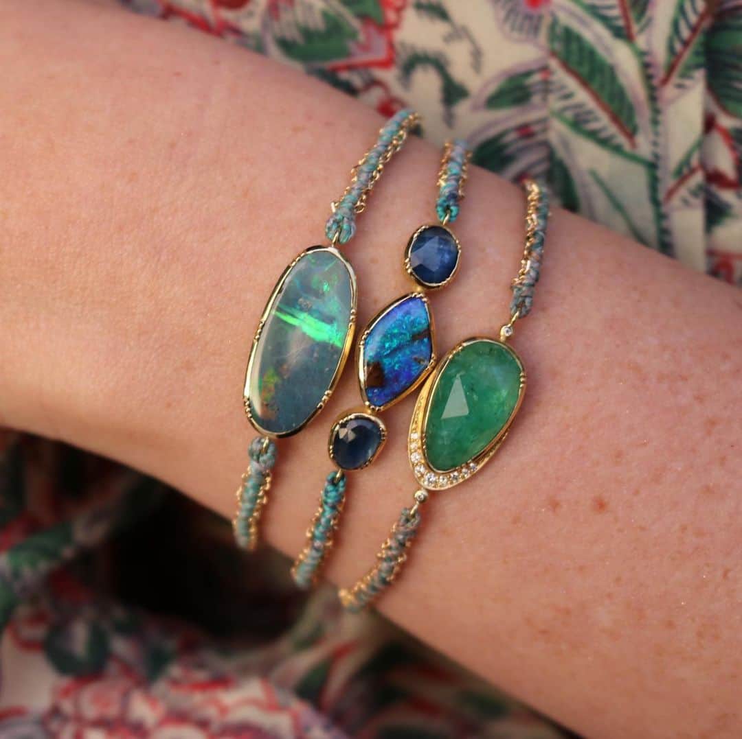 ブルックグレグソンさんのインスタグラム写真 - (ブルックグレグソンInstagram)「Beautiful gemstone, silk woven bracelets ready for the weekend ✨ #opal #sapphire #emerald #diamond #gold #bracelets #brookegregson #textilefinejewelry」1月11日 4時30分 - brookegregson
