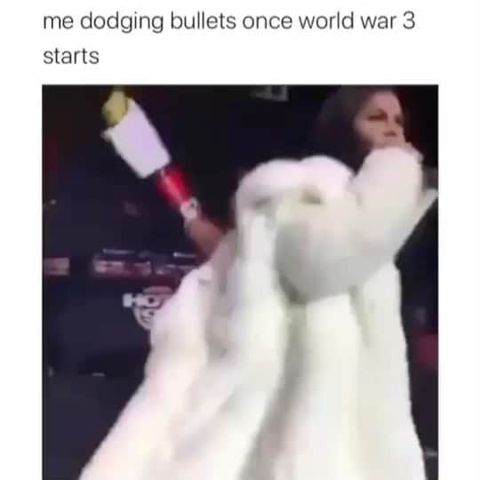 カーラ・デルヴィーニュのインスタグラム：「Matrix style @lilkimthequeenbee 😍」