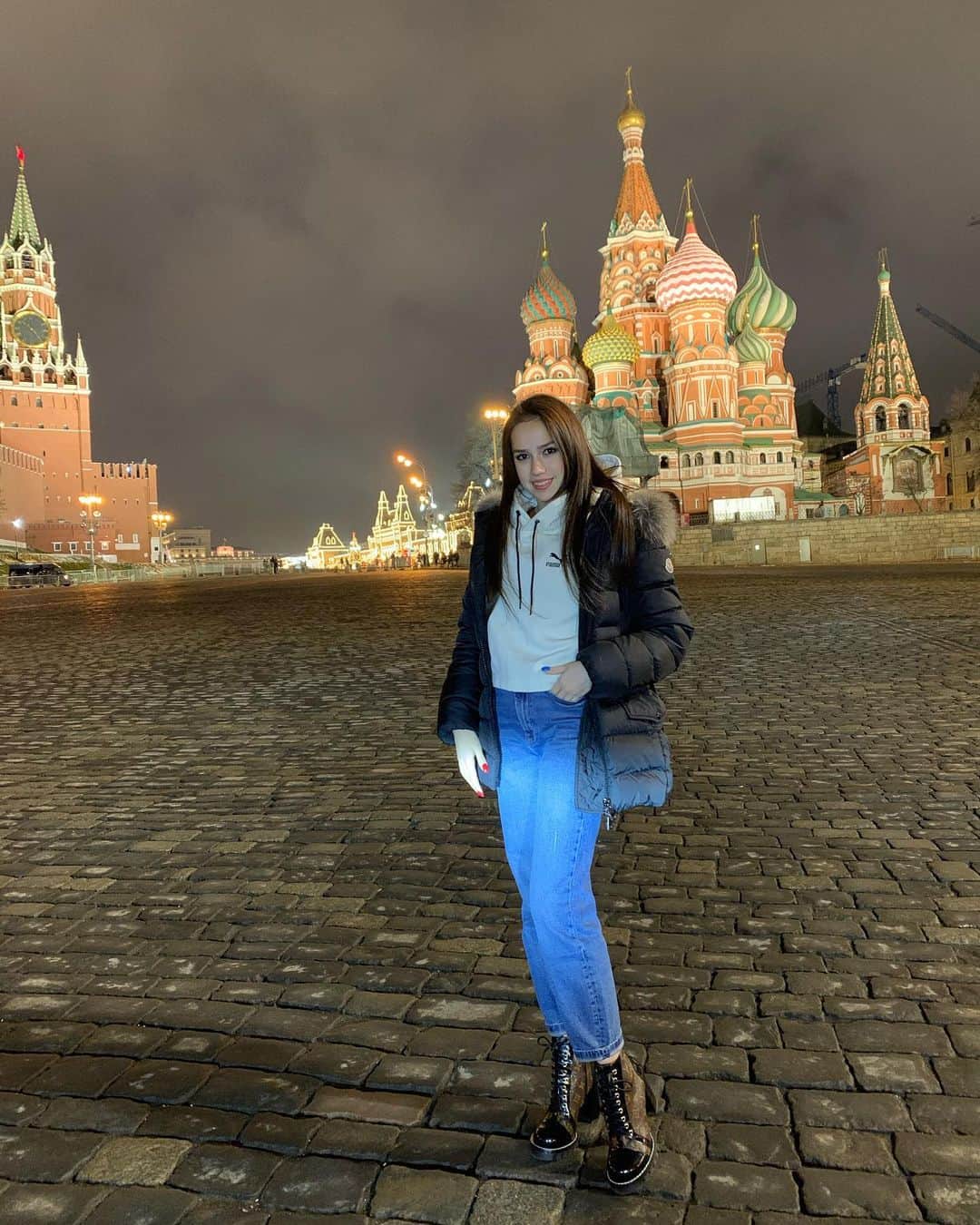 アリーナ・ザギトワさんのインスタグラム写真 - (アリーナ・ザギトワInstagram)「🌠Вечерняя Москва // Moscow at night 🎇// 夜モスクワ 🌃」1月11日 4時43分 - azagitova