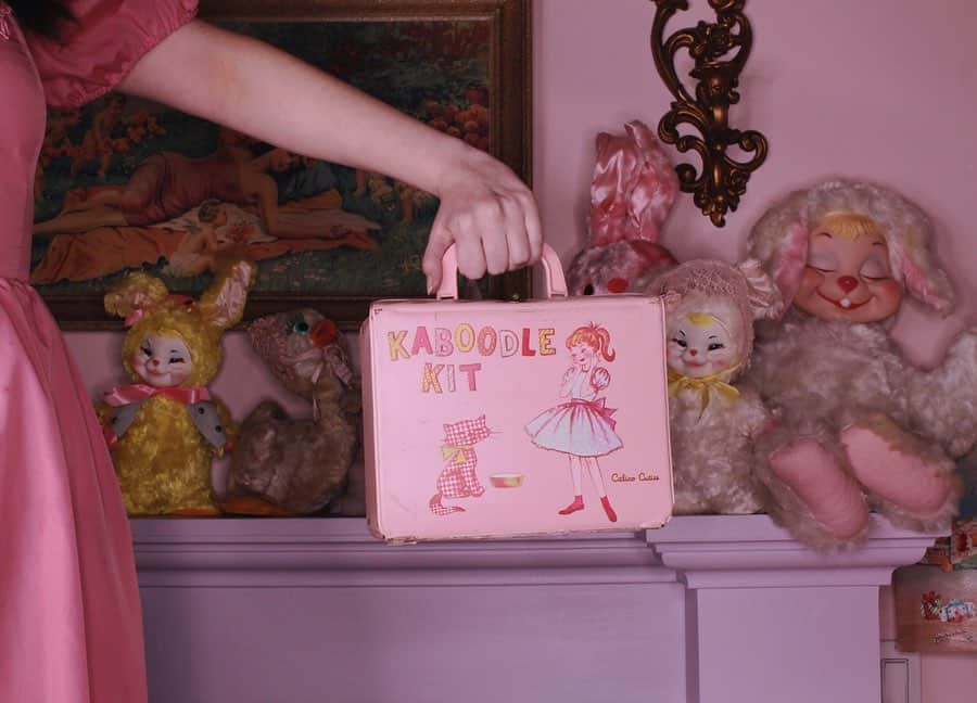 メラニー・マルティネスのインスタグラム：「💕🐇swipe left for a surprise🐇💕 ✨ LUNCHBOX FRIENDS MUSIC VIDEO OUT NOW - LINK IN BIO ✨」