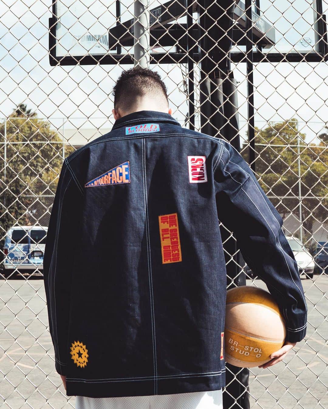 HYPEBEASTさんのインスタグラム写真 - (HYPEBEASTInstagram)「@hypebeaststyle: @bristolstudio has teamed up with SLAM to produce a limited-edition capsule collection to⁠ celebrate SLAM’s 25th anniversary. The capsule contains three pieces: Signature Elevated Basketball Shorts, a Custom Knit 25th Anniversary T Shirt and a Denim Patch Jacket, and all are available exclusively at⁠ Bristol Studio web store.⁠⠀ Photo: @koolmac」1月11日 5時25分 - hypebeast