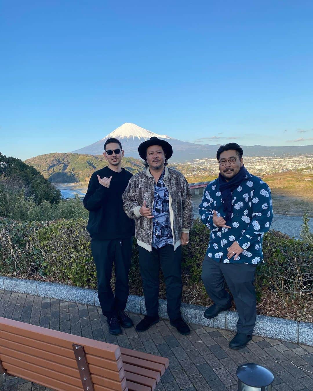 上江洌清作さんのインスタグラム写真 - (上江洌清作Instagram)「富士山とおっさん🗻」1月11日 16時42分 - 00800