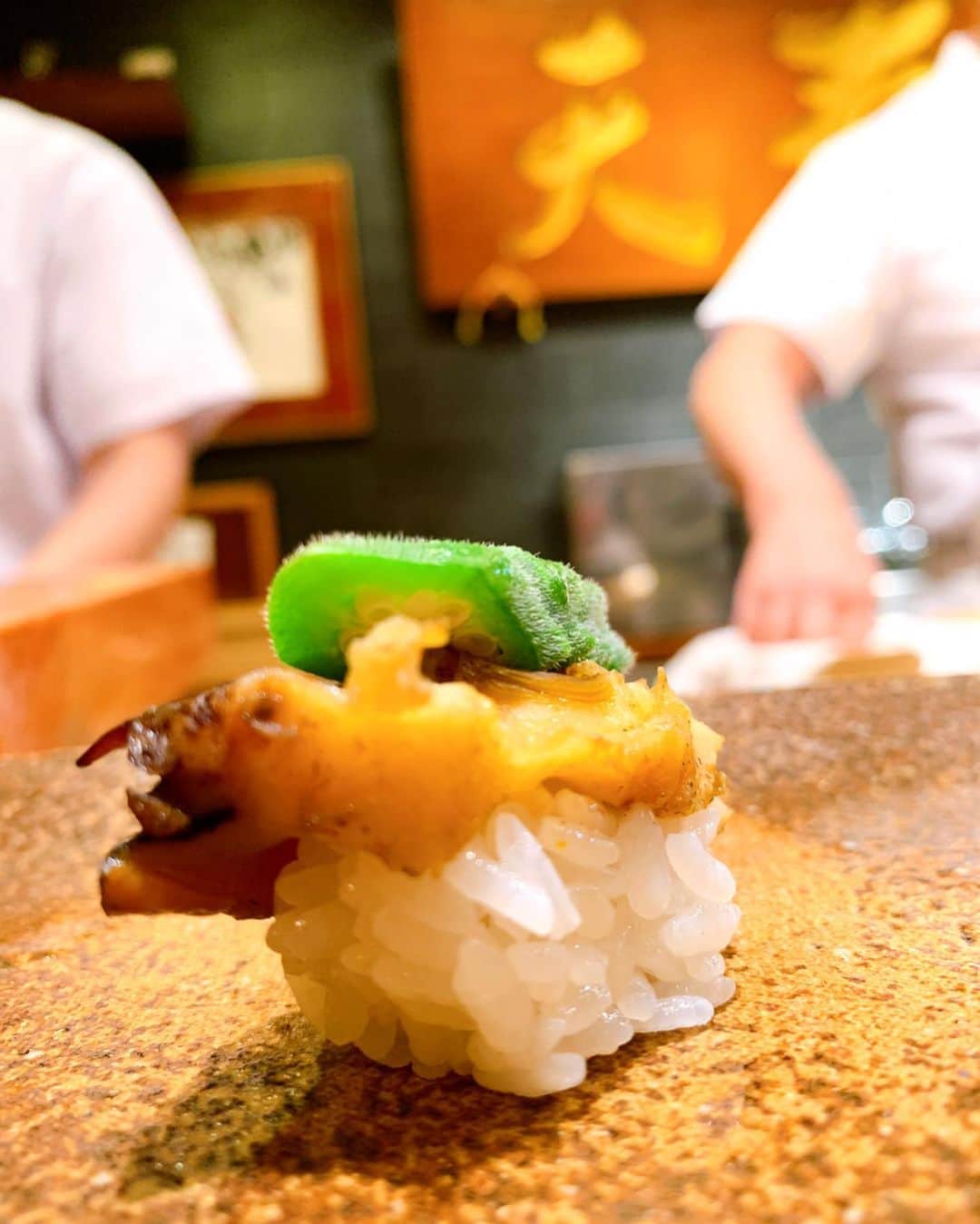 濱野りれさんのインスタグラム写真 - (濱野りれInstagram)「I came to Fukuoka for Sushi 'Tenzushi' which is my favorite restaurant in Japan and also my power spot🤗 I believe that 'tenzushi' is the best sushi restaurant in the world. If you've never eaten, you'd better eat it once in your life. It’s not an exaggeration🔥 -— #天寿し 食べに飛行機乗って小倉にきたよ〜🤗💗もう何回も来てるけど本当に毎回ふあああって声が漏れる...🤤 そして毎回来て良かったって思う💗 私は天寿しさんは世界で一番美味しいって思う！幸せな時間をありがとうございました✨小倉大好きー！！ -— #rirelog#traveleats#travelforfood#sushimania#fukuokaeats#japaneats #tenzushi#sushilover#kitakyushu#fukuoka#fukuokatrip #kyushu#kyushutrip#explorejapan#visitjpn#traveljapan #amazingjapan#nihon#日本#日本旅行#日本観光#福岡グルメ#北九州グルメ  #北九州#北九州旅行#九州旅行#福岡#福岡旅行#天寿し#小倉グルメ」1月11日 15時32分 - riregram