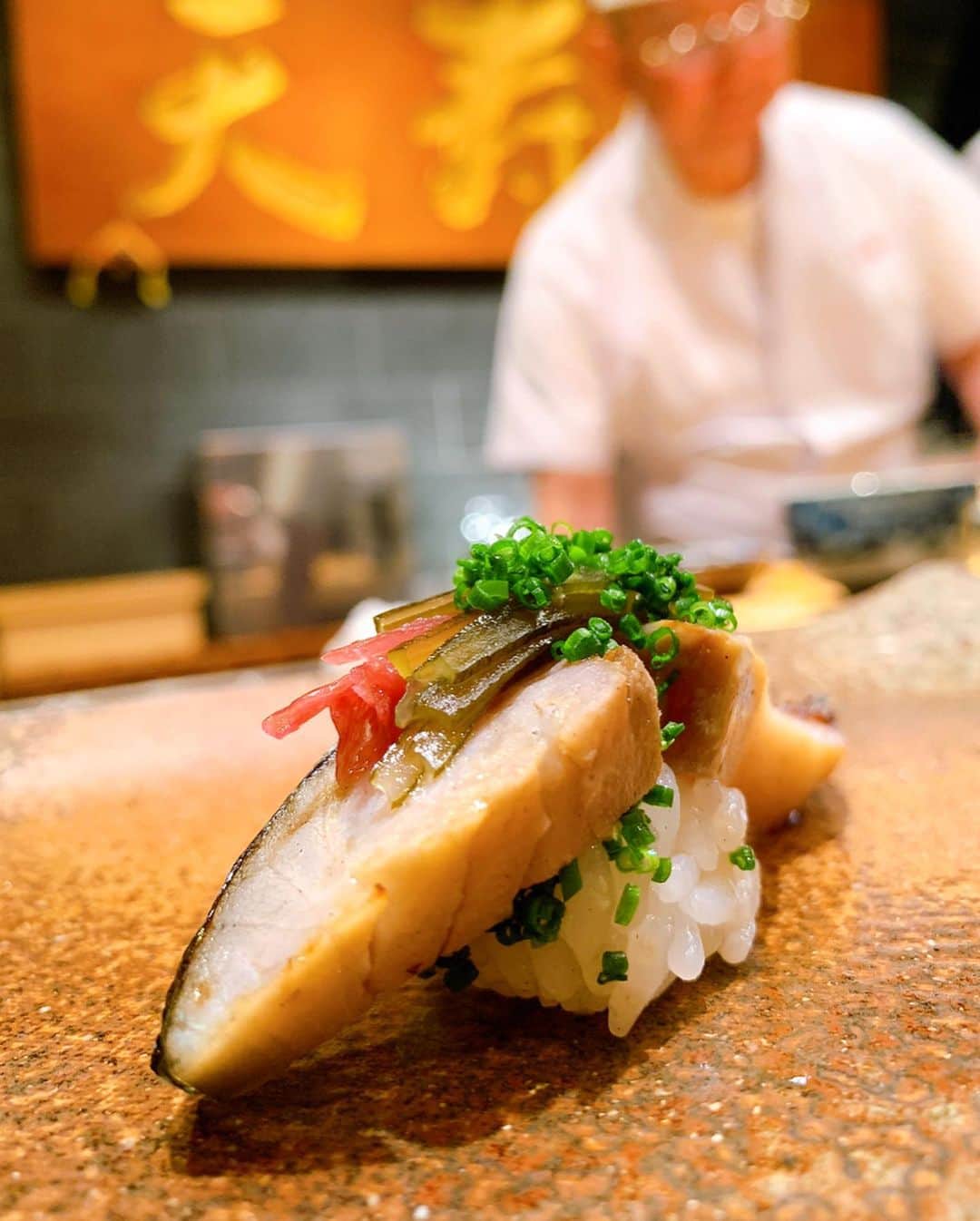 濱野りれさんのインスタグラム写真 - (濱野りれInstagram)「I came to Fukuoka for Sushi 'Tenzushi' which is my favorite restaurant in Japan and also my power spot🤗 I believe that 'tenzushi' is the best sushi restaurant in the world. If you've never eaten, you'd better eat it once in your life. It’s not an exaggeration🔥 -— #天寿し 食べに飛行機乗って小倉にきたよ〜🤗💗もう何回も来てるけど本当に毎回ふあああって声が漏れる...🤤 そして毎回来て良かったって思う💗 私は天寿しさんは世界で一番美味しいって思う！幸せな時間をありがとうございました✨小倉大好きー！！ -— #rirelog#traveleats#travelforfood#sushimania#fukuokaeats#japaneats #tenzushi#sushilover#kitakyushu#fukuoka#fukuokatrip #kyushu#kyushutrip#explorejapan#visitjpn#traveljapan #amazingjapan#nihon#日本#日本旅行#日本観光#福岡グルメ#北九州グルメ  #北九州#北九州旅行#九州旅行#福岡#福岡旅行#天寿し#小倉グルメ」1月11日 15時32分 - riregram