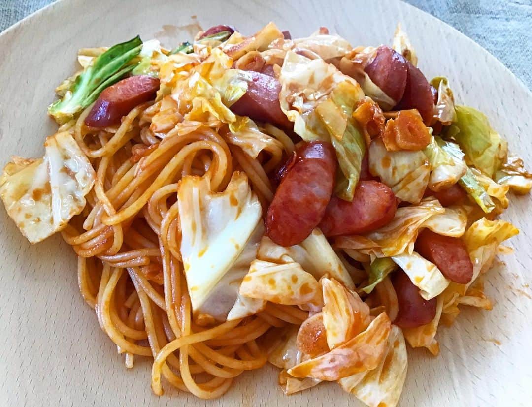 のインスタグラム：「これが私の野菜たっぷりアラビアータです。 何か問題でも？ 野菜不足だから、キャベツを入れてみた。 めっちゃ美味しかった。 #アラビアータ #この前と具がほぼ一緒 #ニンニクたっぷり #心ないコメントに傷つきました」