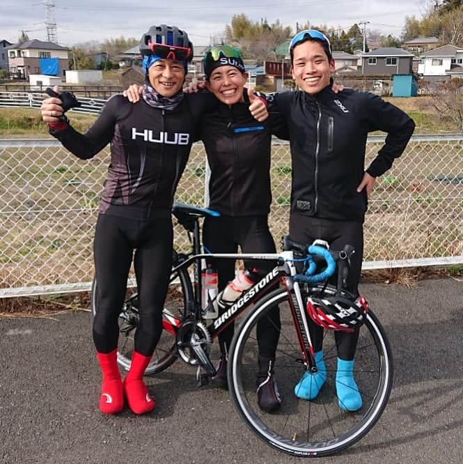 上田藍さんのインスタグラム写真 - (上田藍Instagram)「明日は、武蔵丘陵森林公園にて開催される【カーフマン北関東ステージ】のエリート女子の部に出場します🏃🚲🏃✨第１ラン5km+バイク31km+第２ラン5kmで競うデュアスロン競技となります。 ・ チーム【稲毛インター】として5名(エイジ男子1名、エイジ女子2名、エリート男子1名、エリート女子1名)で参戦し、チーム戦でも競う部門があるので、ワンチームとなって頑張ってきます💪😀✨ぜひ、お時間ありましたら応援パワーを宜しくお願い致します(о´∀`о)✨ ・ 今日の練習では明日のカーフマン北関東の話で盛り上がりました。写真はTeam稲毛インター📷✨明日は5名揃って写真をとりたいと思います🙌 ・ シーズンインに向けて良い刺激をバシっといれてきたいと思います🙆#カーフマン北関東ステージ #デュアスロン #ワンチーム‼︎ #頑張ってきます💪 #楽しみです☀️」1月11日 15時47分 - ai_love_tri