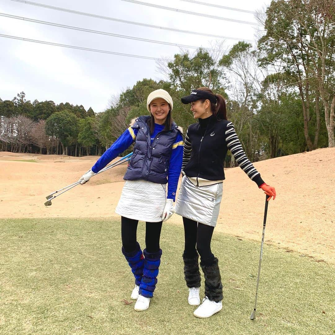 美優さんのインスタグラム写真 - (美優Instagram)「新年ゴルフ始め🏌️‍♀️🎍 ・ ggのメンバーで行ってきました😊 年末からドライバーがかなり安定してきて自信が出てきた😆(調子に乗らずに練習しなくちゃだけど…🙁) ・ ・ ・ #golf #ゴルフ #ゴルフウェア #ゴルフ女子 #⛳️ #golfwear #enjoygolf #大人の部活 #ゴルフ部 #골프 #골프스윙 #高尔夫 #高尔夫球　#gg_jp」1月11日 16時22分 - miyu11_20